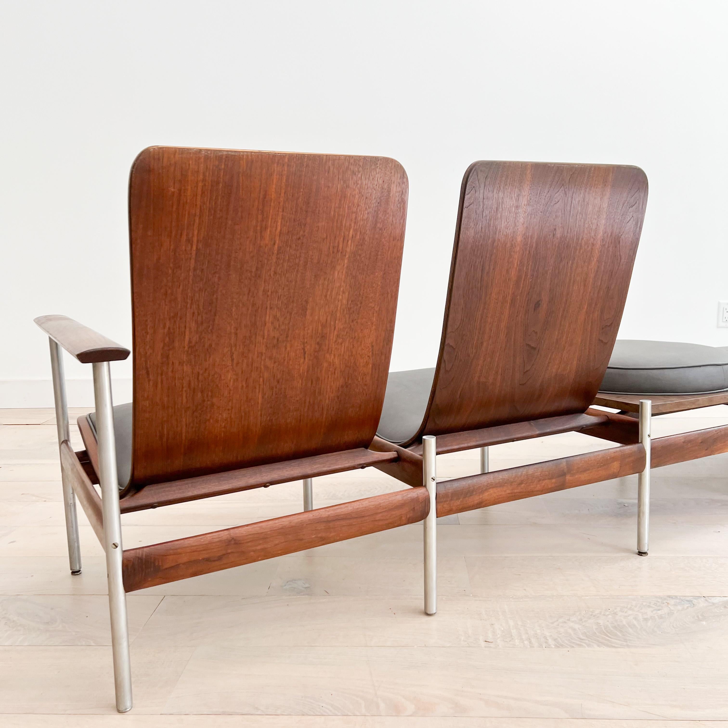 Sven Ivar Dysthe 2 Seater Bentwood Walnut Bench w/ Circular Seat And End Table B In Good Condition In Asheville, NC