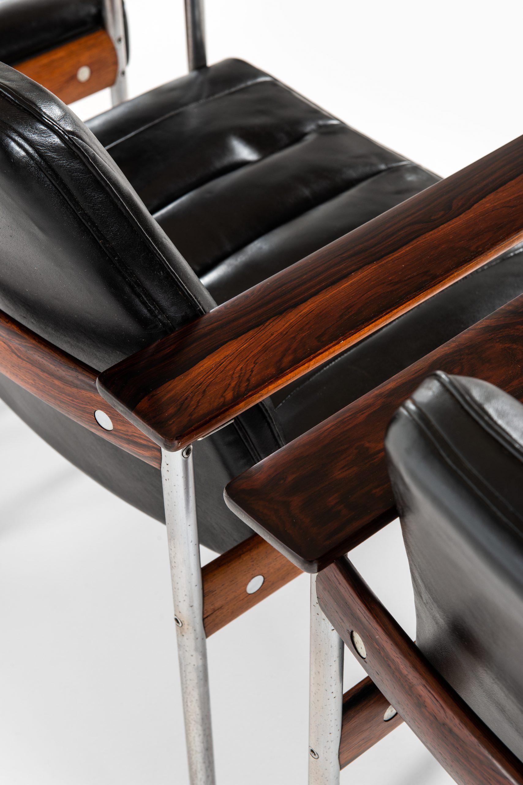 Rare ensemble de 4 fauteuils modèle 1001 conçu par Sven Ivar Dysthe. Produit par Dokka møbler en Norvège.