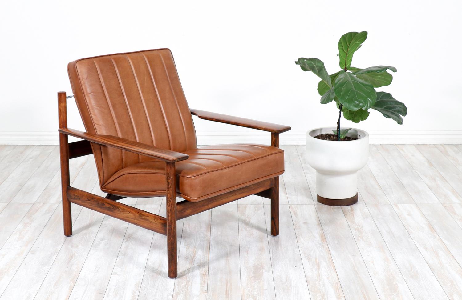 Cozy lounge chair designed by Sven Ivar Dysthe for Dokka Møbler in Norway circa 1960s. This rare and exclusive Model-1001 design features a solid Brazilian rosewood frame that supports the newly upholstered seat in brown new full-grain leather. The