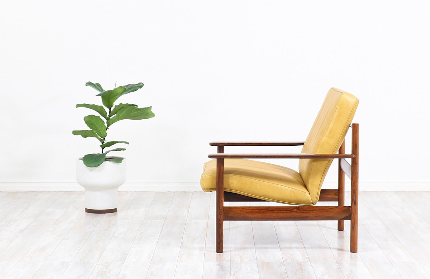 Sven Ivar Dysthe Model-1001 Rosewood and Leather Lounge Chair for Dokka Møbler (Moderne der Mitte des Jahrhunderts)
