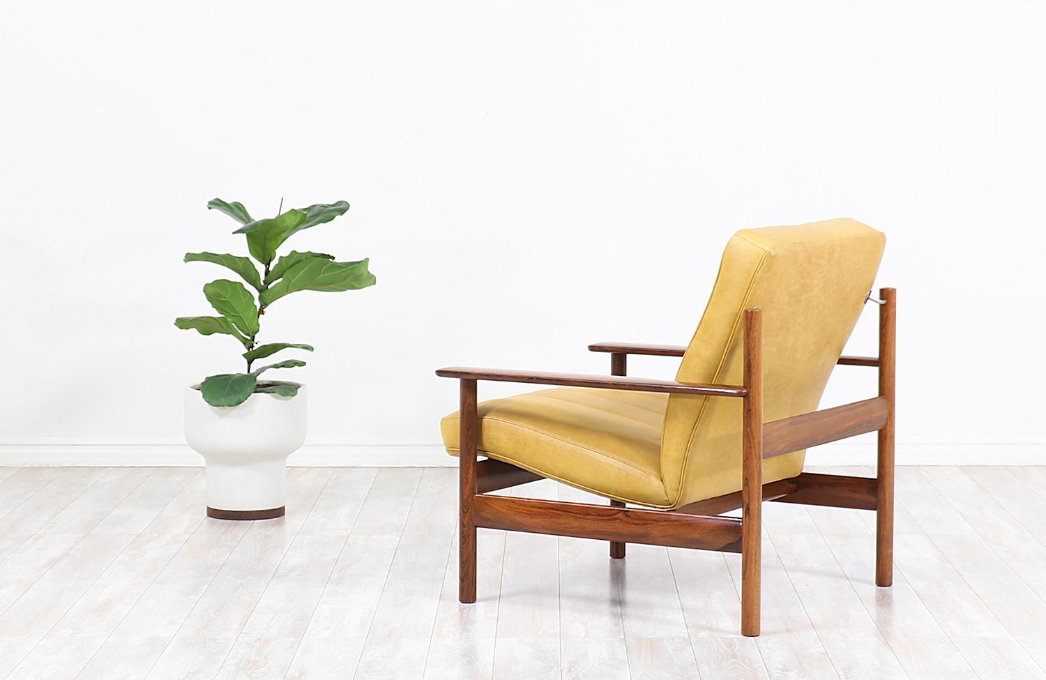 Mid-Century Modern Sven Ivar Dysthe Model-1001 Rosewood and Leather Lounge Chair for Dokka Møbler