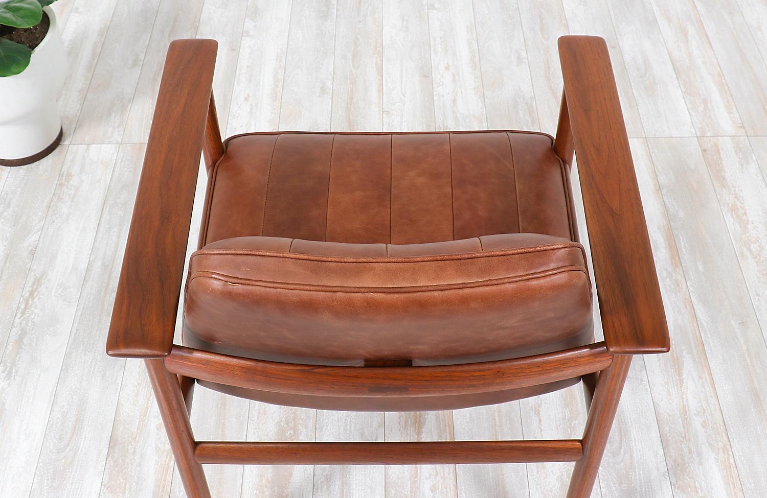 Sven Ivar Dysthe Model-496 Walnut & Leather Armchair for Dokka Møbler In Excellent Condition In Los Angeles, CA