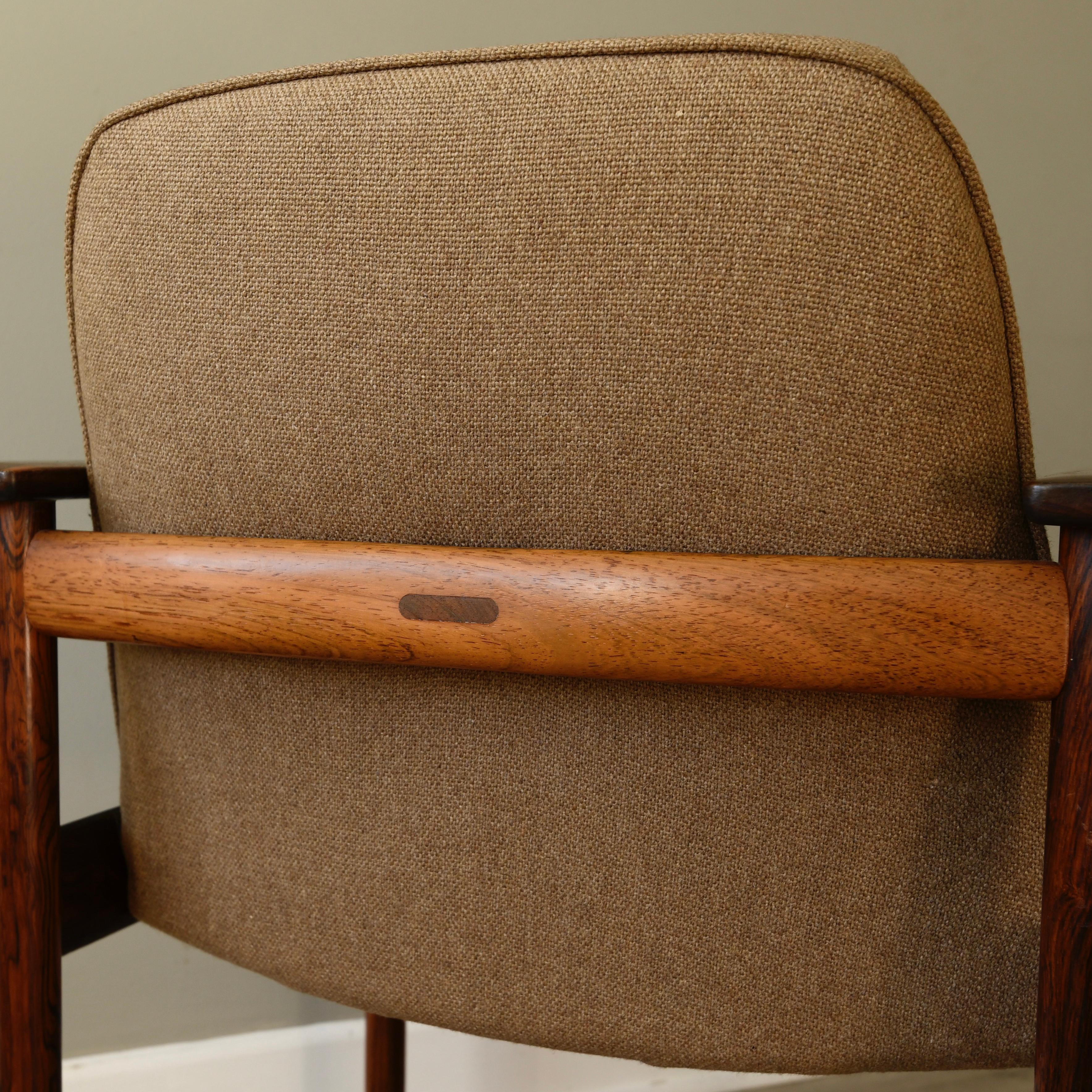 Danish rosewood Sven Ivar office chair.
Amazing grains to arms depths of color only ever found in quality pieces with original faric.

 
 Designer: Dysthe, Sven Ivar Maker Dokka Møbler
Period: 1960-1969.

 

 