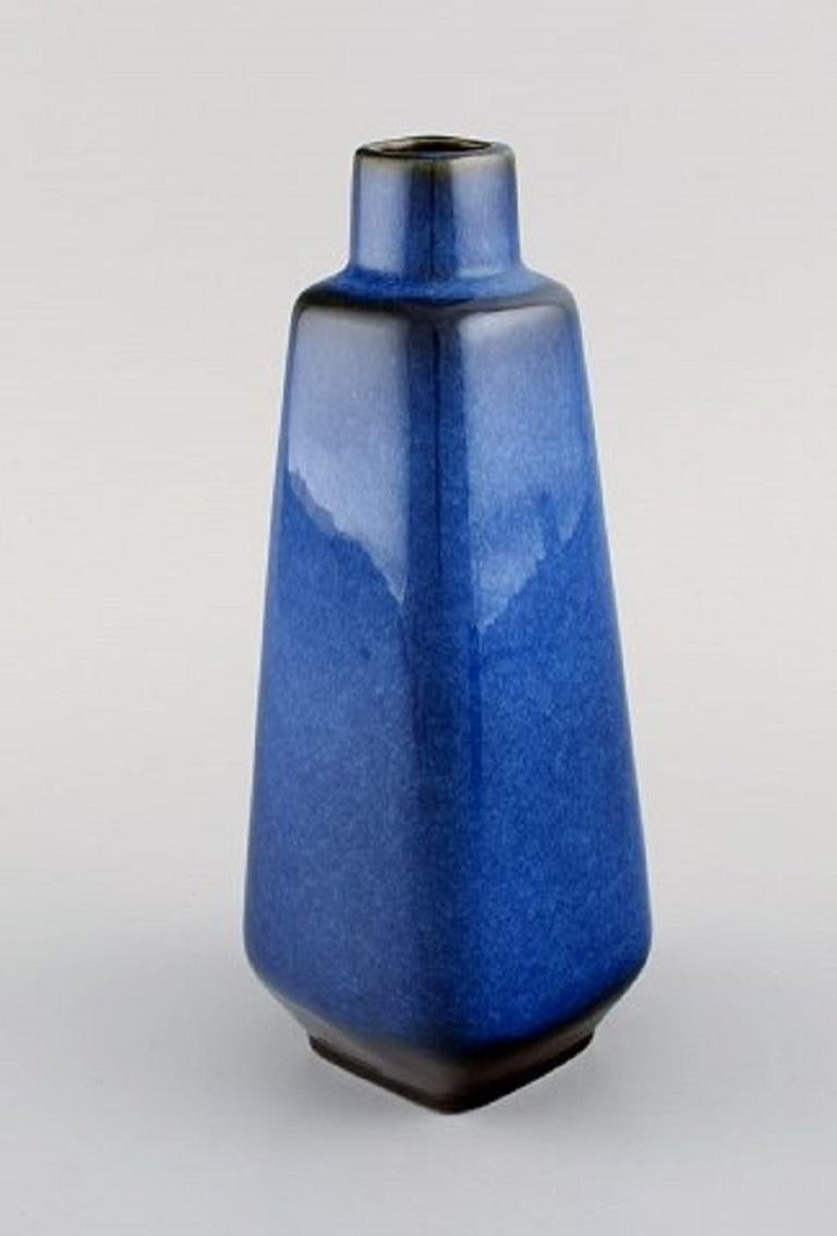 Sven Jonson for Gustavsberg. Lagun vase and bowl in glazed stoneware. 
Beautiful glaze in shades of blue. 1960s.
The vase measures: 20.5 x 8 cm.
In excellent condition.
Stamped.