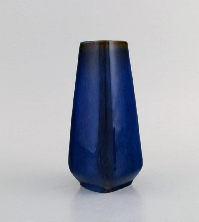 Sven Jonson for Gustavsberg. 
Lagun vase and bowl in glazed stoneware. 
Beautiful glaze in shades of blue. 1960/70s.
The vase measures: 17.5 x 8 cm.
In excellent condition.
Stamped.