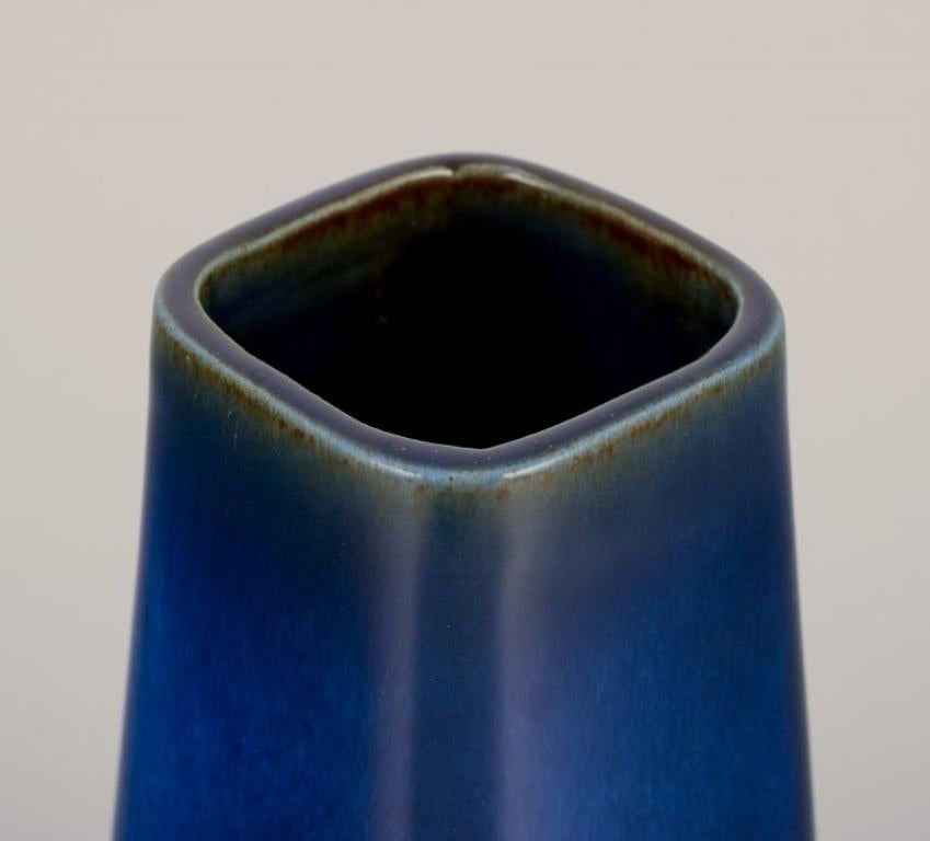 Sven Jonson für Gustavsberg. Vase „Lagun“ aus glasiertem Steingut. (Schwedisch) im Angebot