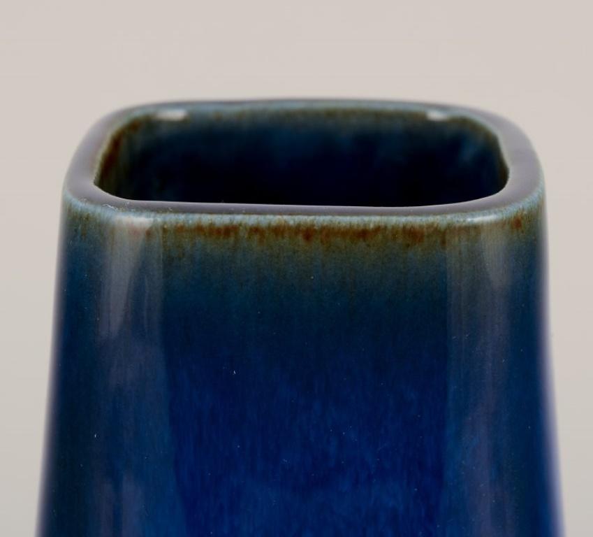 Sven Jonson für Gustavsberg. Vase „Lagun“ aus glasiertem Steingut. (Glasiert) im Angebot