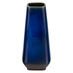 Sven Jonson pour Gustavsberg. Vase "Lagun" en grès émaillé.