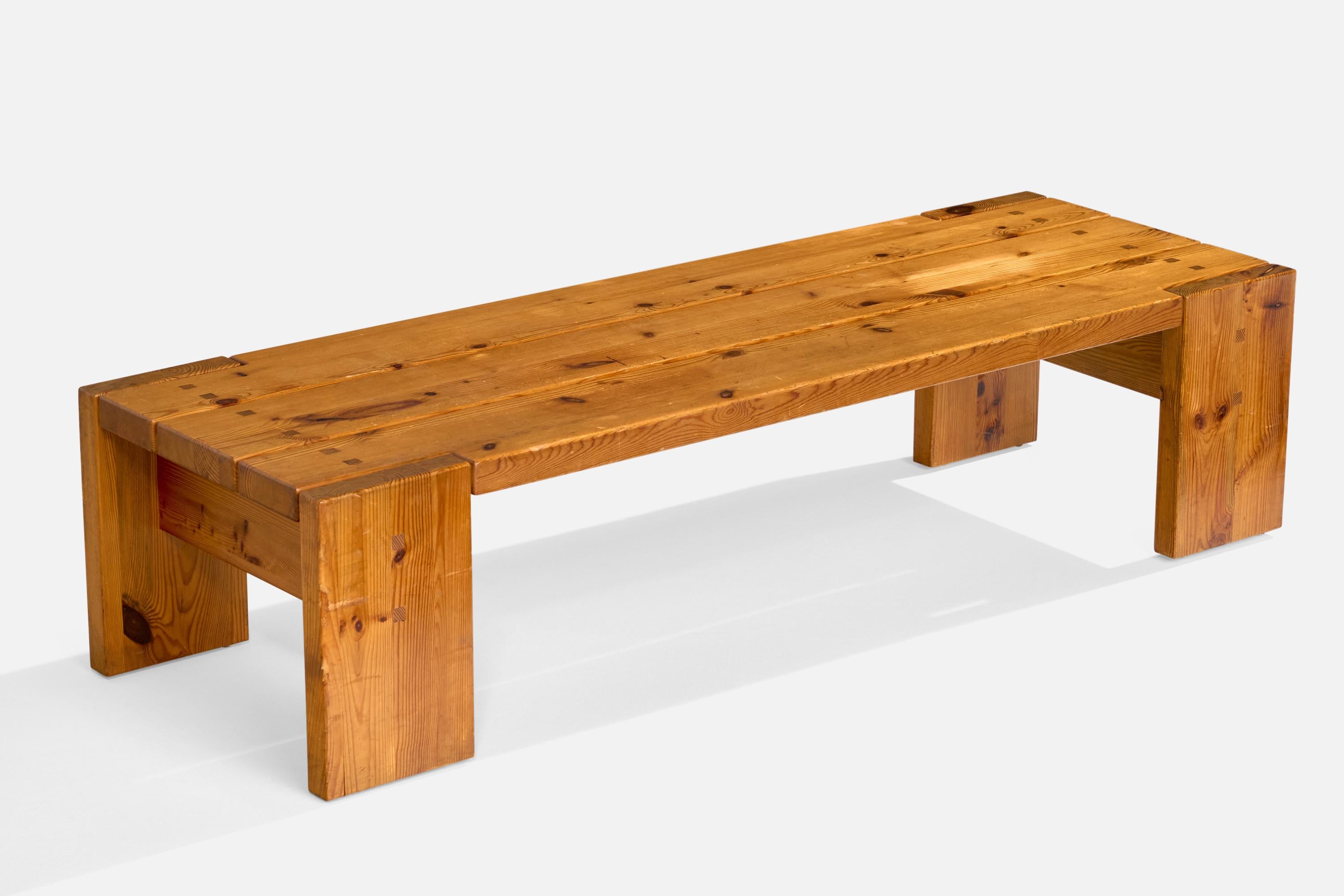 Banc en pin attribué à Sven Larsson, Suède, années 1970.

Dimensions : 14.1