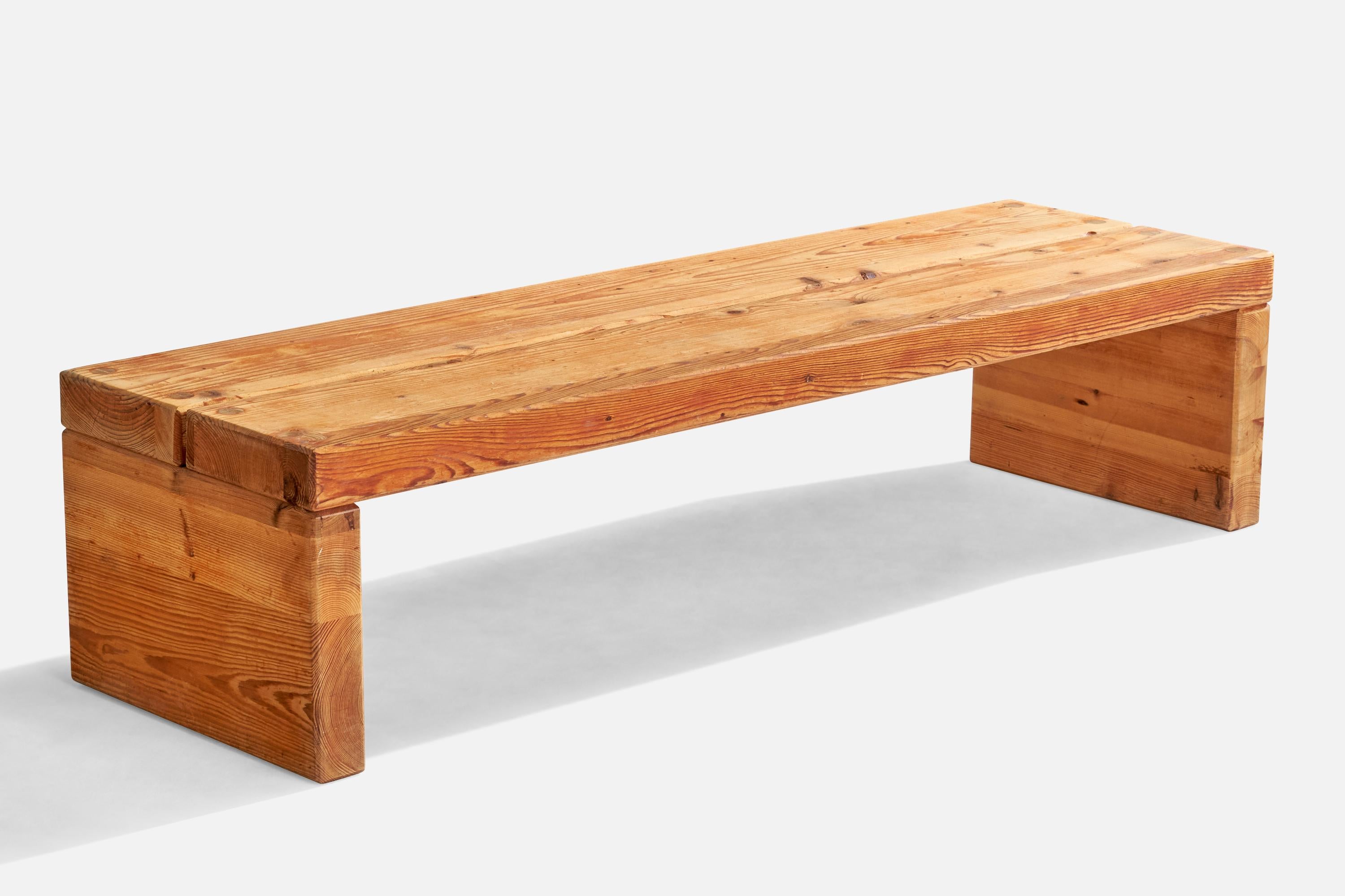 Banco de pino diseñado y fabricado por Sven Larsson, Suecia, años setenta.

Dimensiones: 14