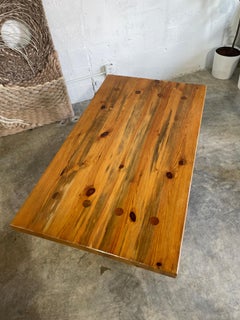 Sven Larsson Mesa baja sueca de pino brutalista