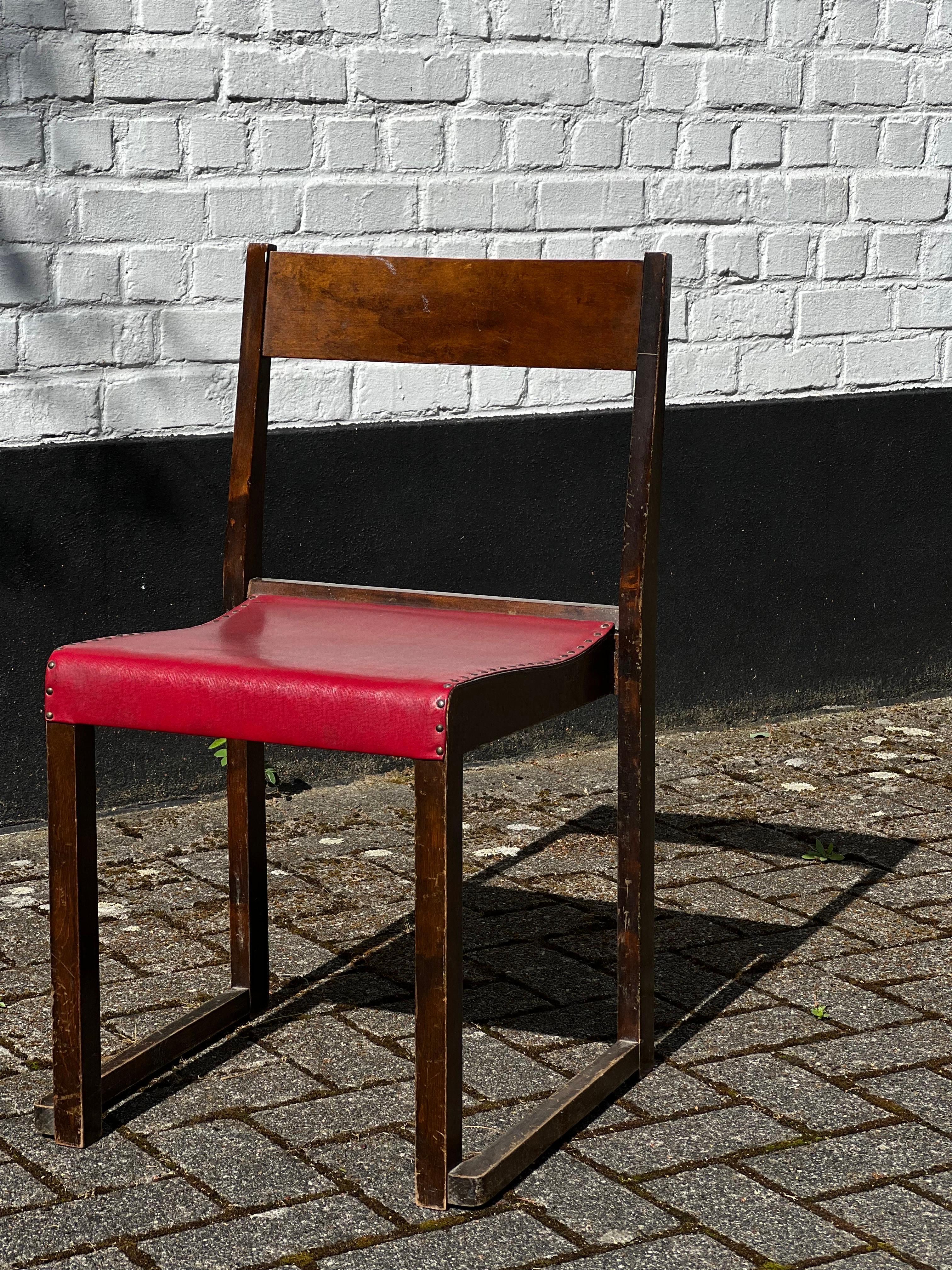 Sven Markelius chaises empilables modernistes rouge et brown foncé 1931 rare ensemble de 10 3