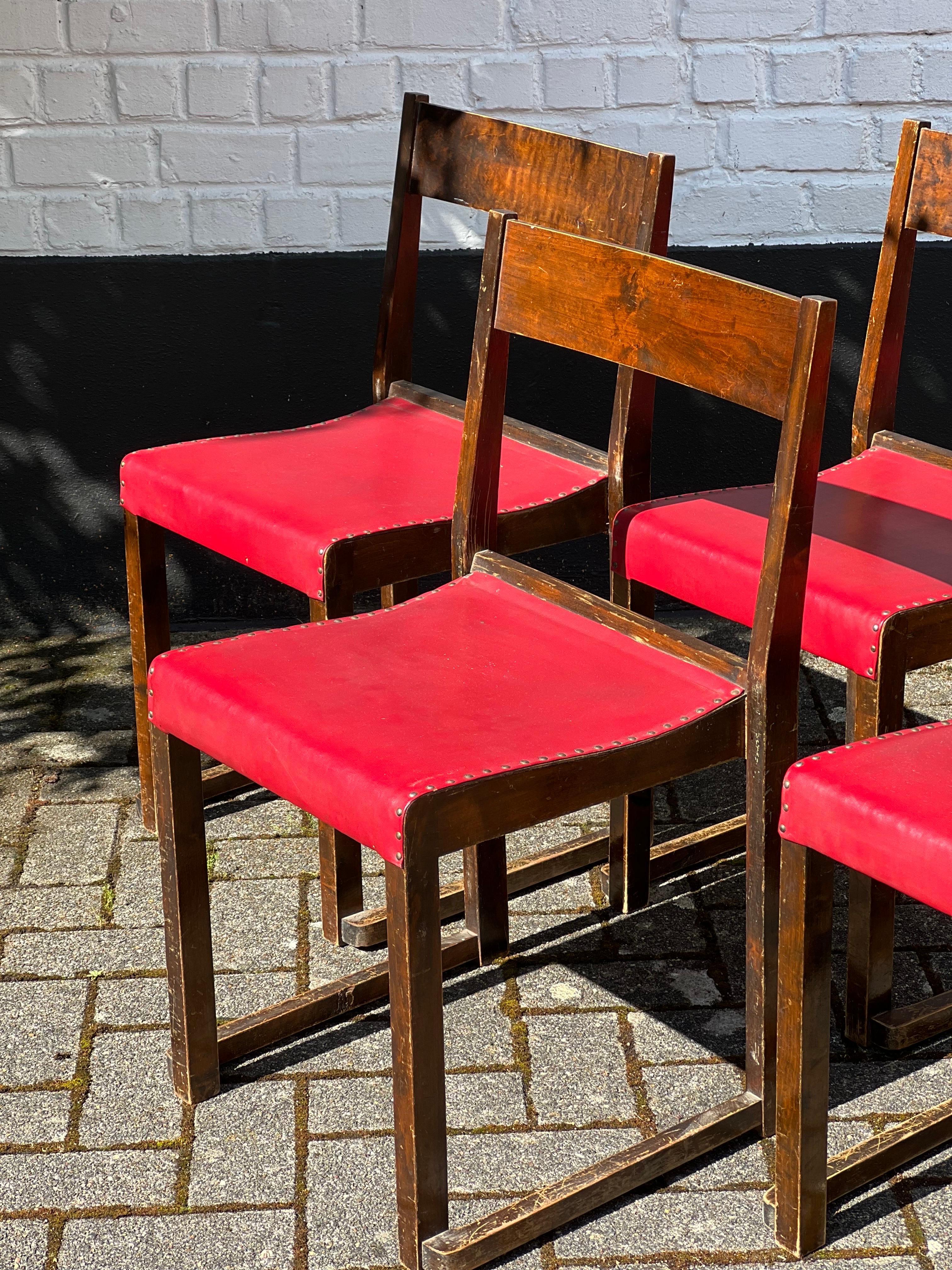 Suédois Sven Markelius chaises empilables modernistes rouge et brown foncé 1931 rare ensemble de 10