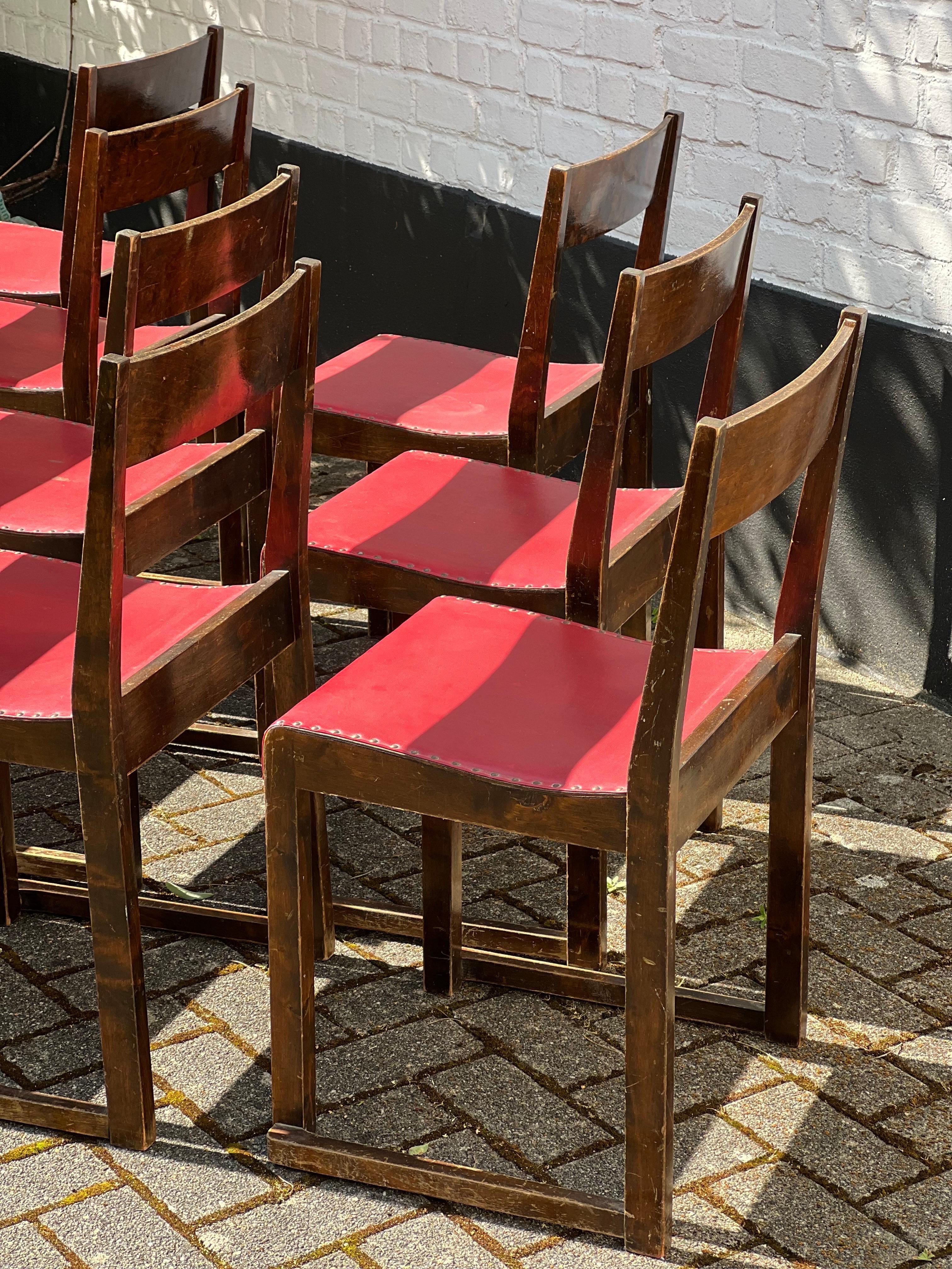 Milieu du XXe siècle Sven Markelius chaises empilables modernistes rouge et brown foncé 1931 rare ensemble de 10