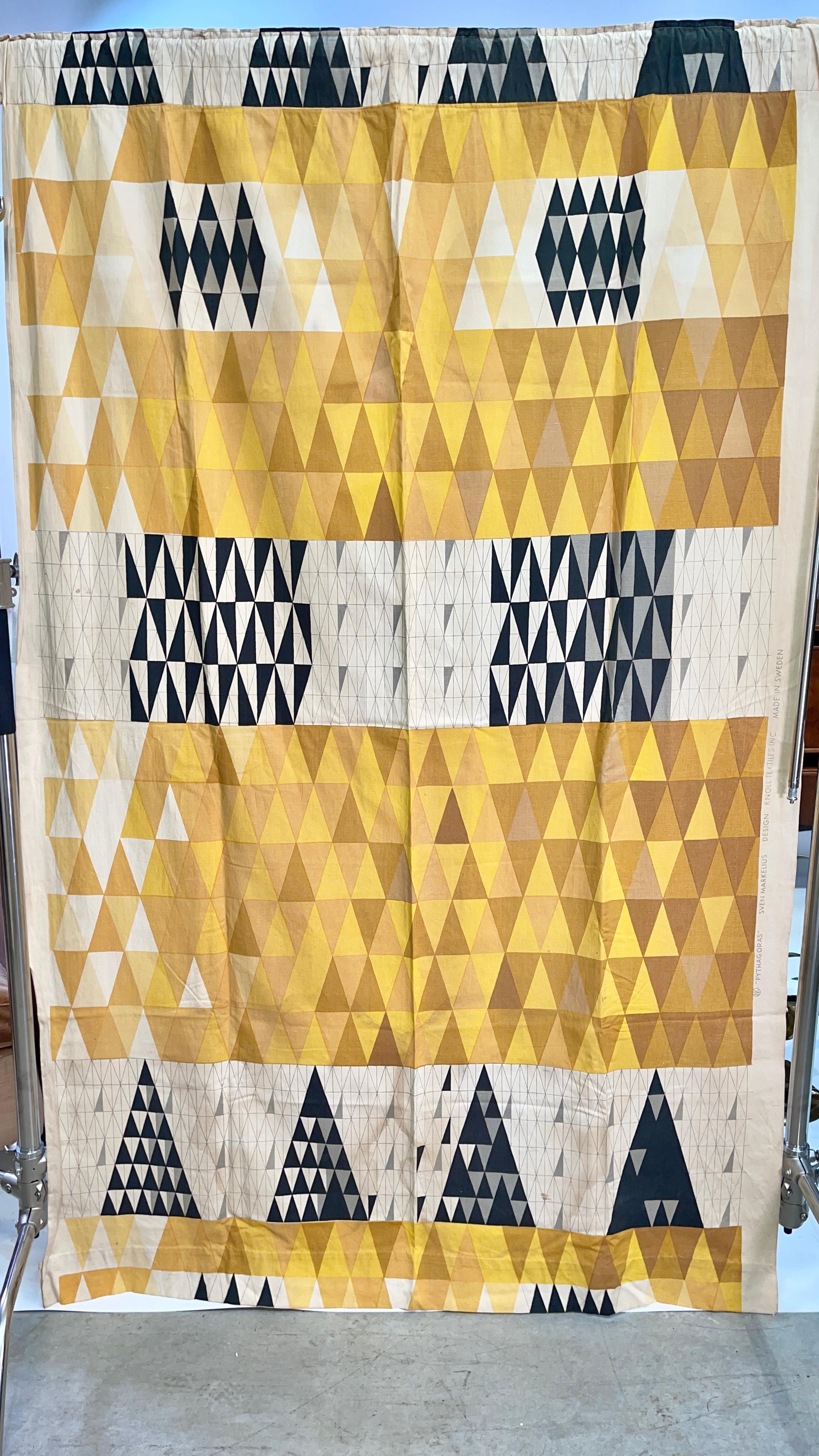 Sven Markelius „Pythagoras“ für Knoll Textiles Drapierte Wandteppich (Leinen) im Angebot