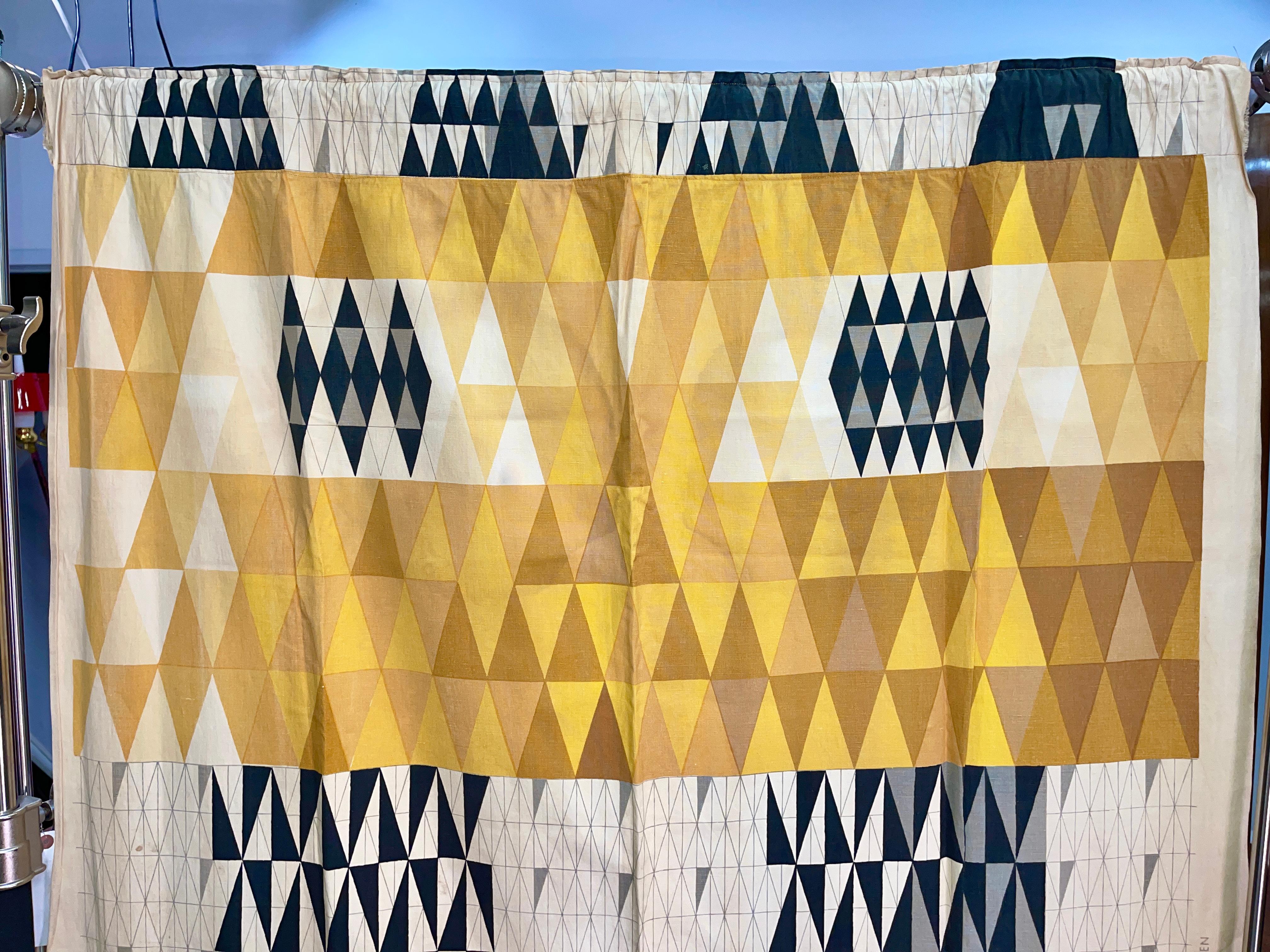 Sven Markelius „Pythagoras“ für Knoll Textiles Drapierte Wandteppich im Angebot 2