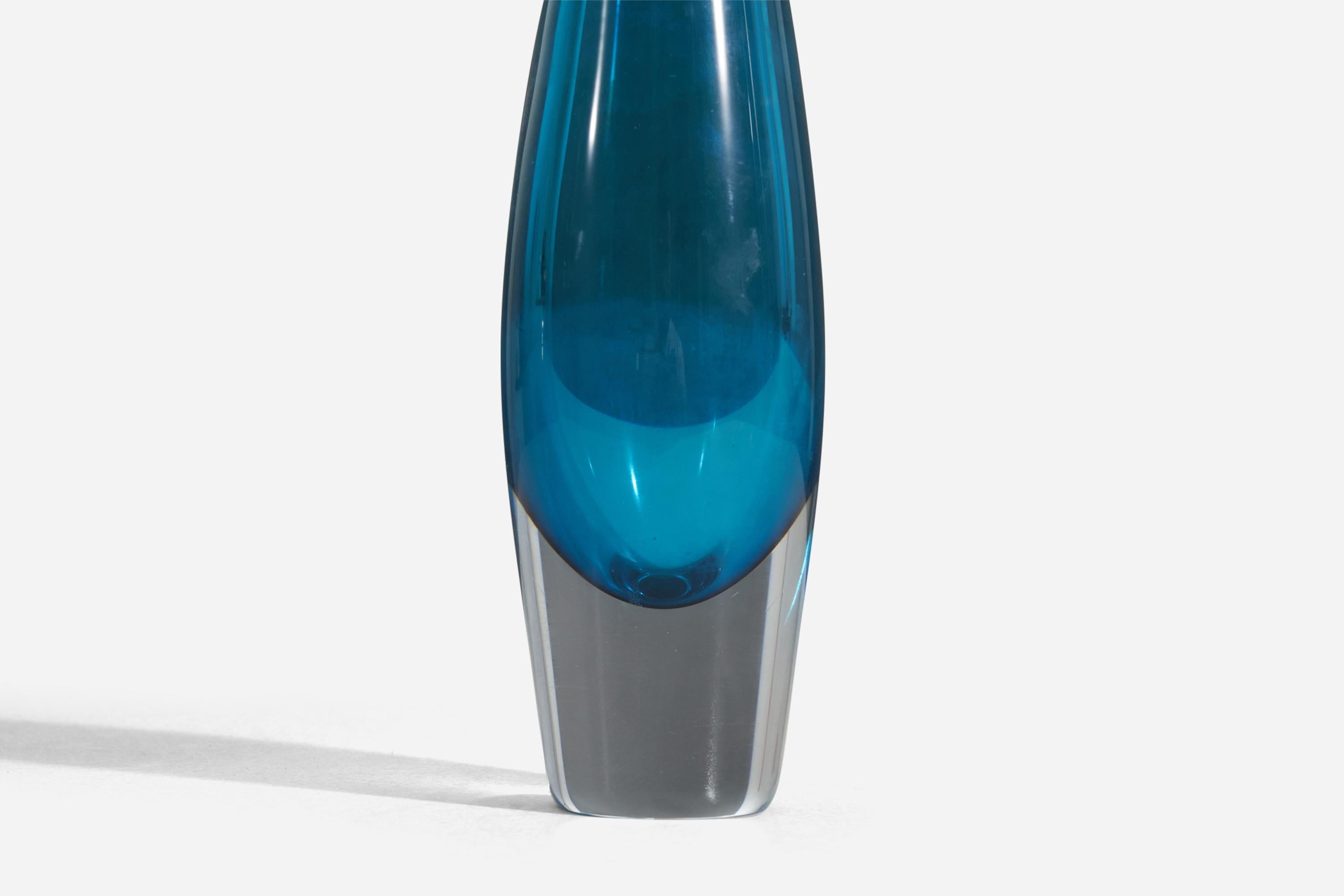 An organic vase. Designed by Sven Palmqvist. Produced by Orrefors, Sweden, c. 1950s. Signed.

 