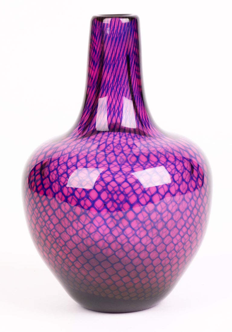 Sven Palmqvist Orrefors Kraka Net Pattern Art Glass Vase In Good Condition For Sale In Bishop's Stortford, Hertfordshire