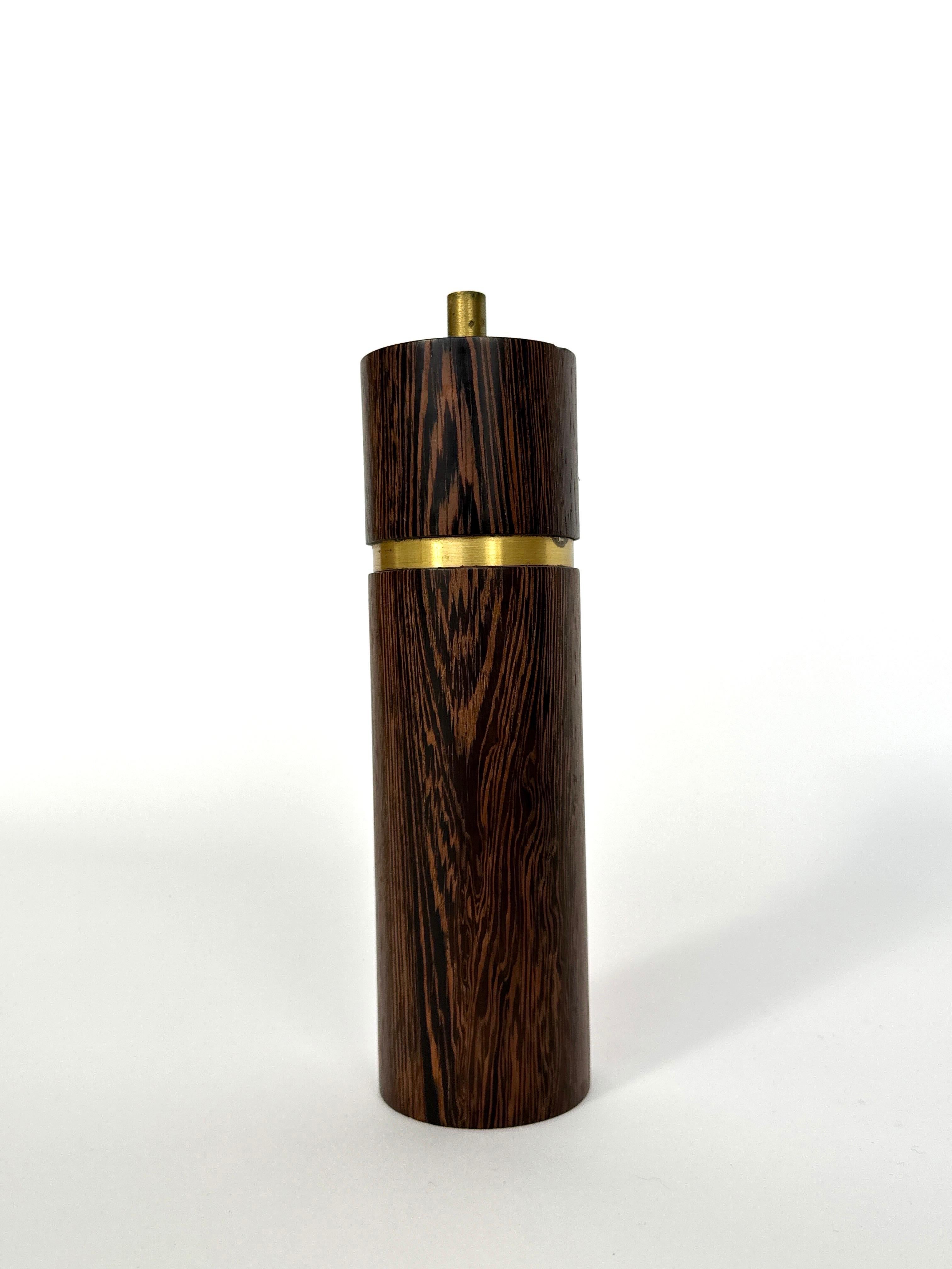 Mid-Century moderno Macinapepe Sven Petersen SAAP Wengé e ottone 1960s in vendita