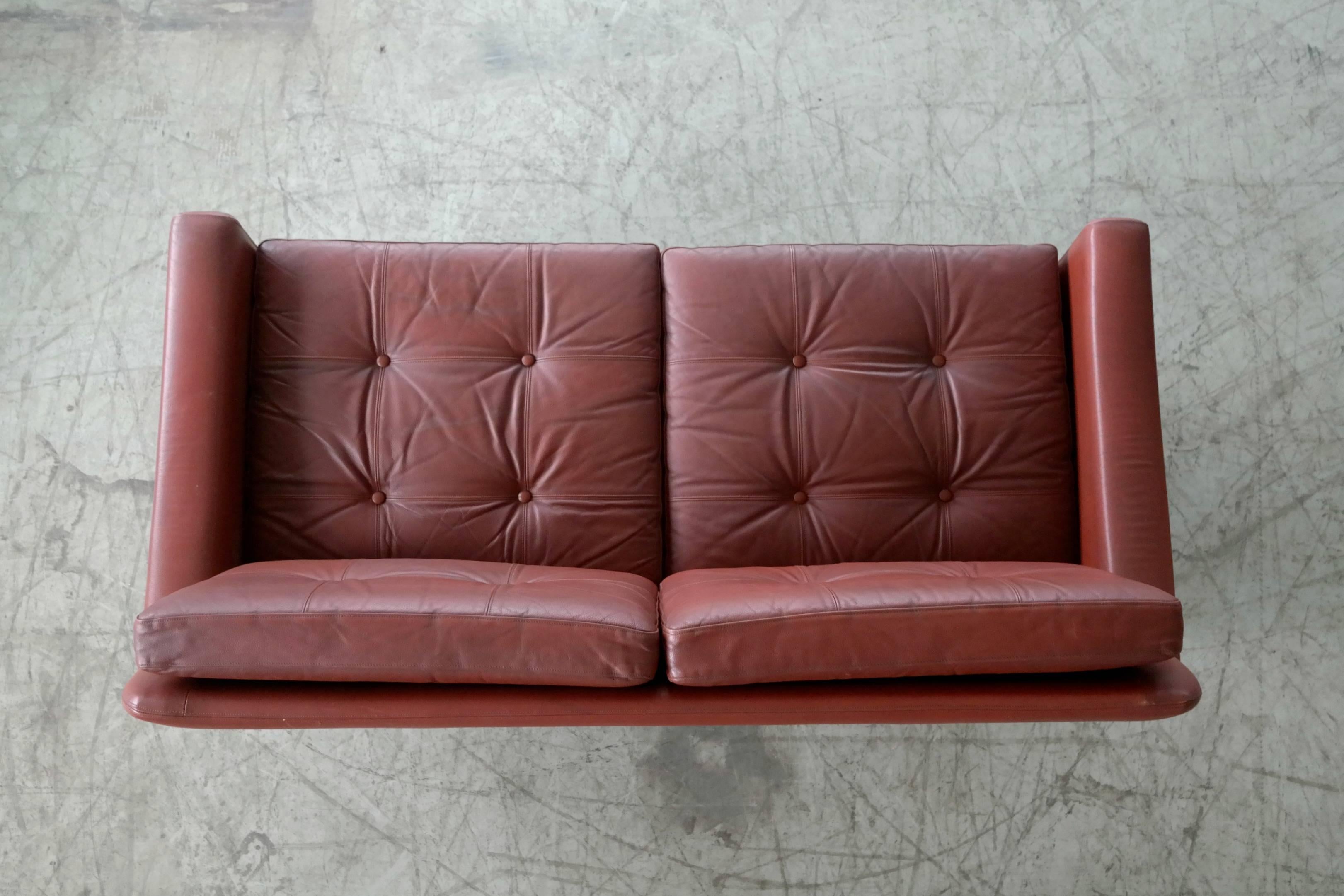 Mid-20th Century Sven Skipper 1960s Loveseat or Sofa in Reddish Brown Leather and Teak