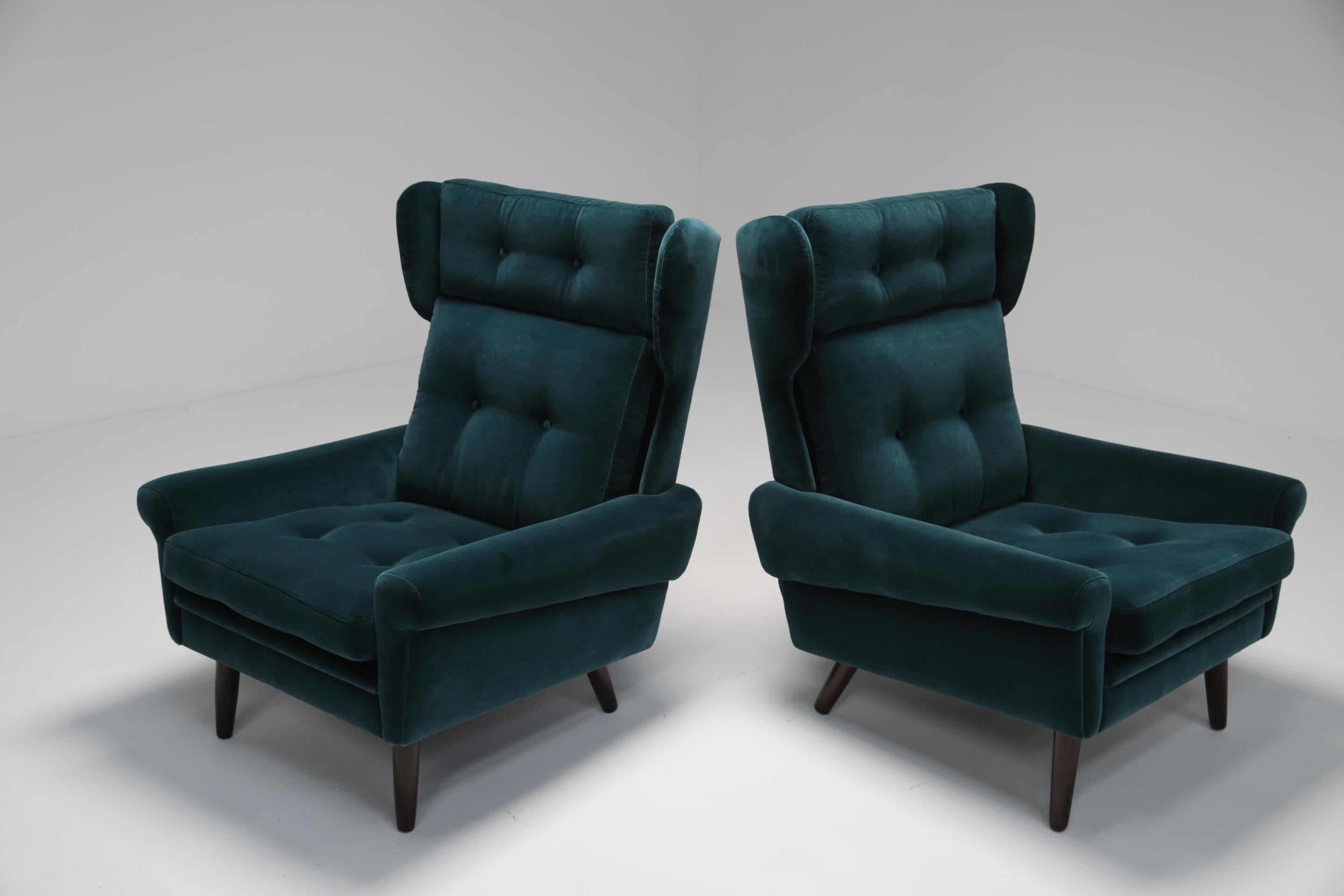 Sven Skipper Scandinavian Modern Green Velvet Wing Armchairs   5