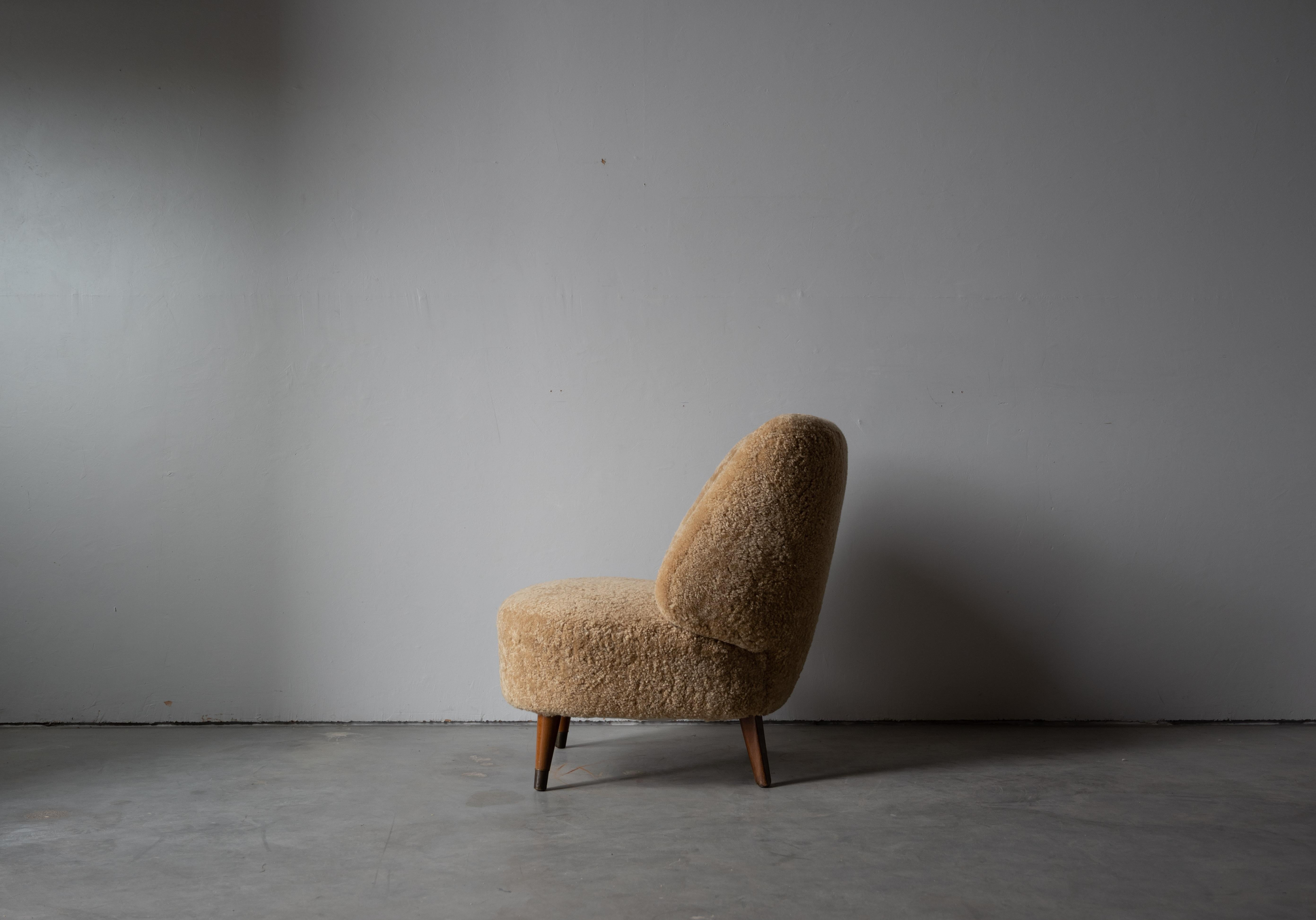 Scandinavian Modern Sven Staaf, Lounge Chair, Beige Shearling, Wood, Sweden, 1940s For Sale