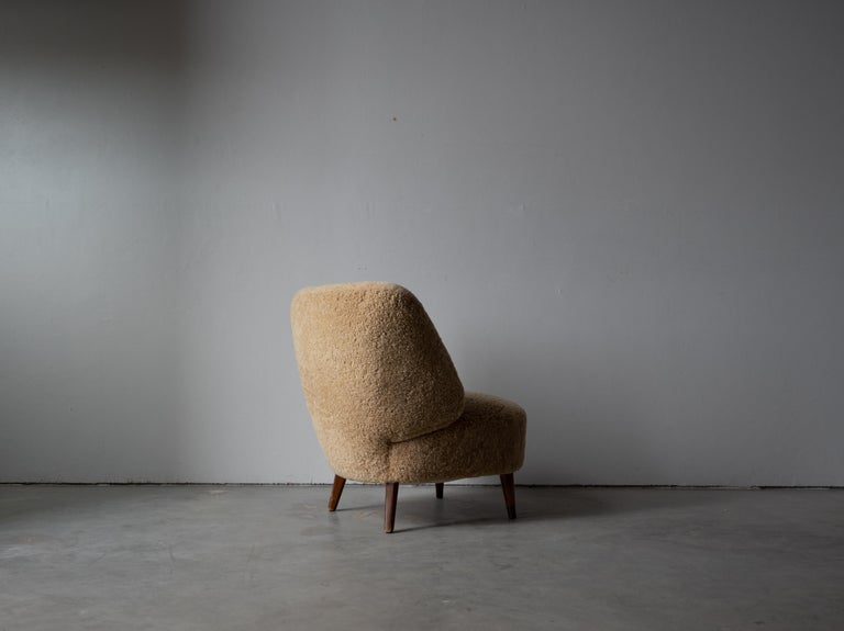 Mid-20th Century Sven Staaf, Lounge Chair, Beige Shearling, Wood, Sweden, 1940s For Sale