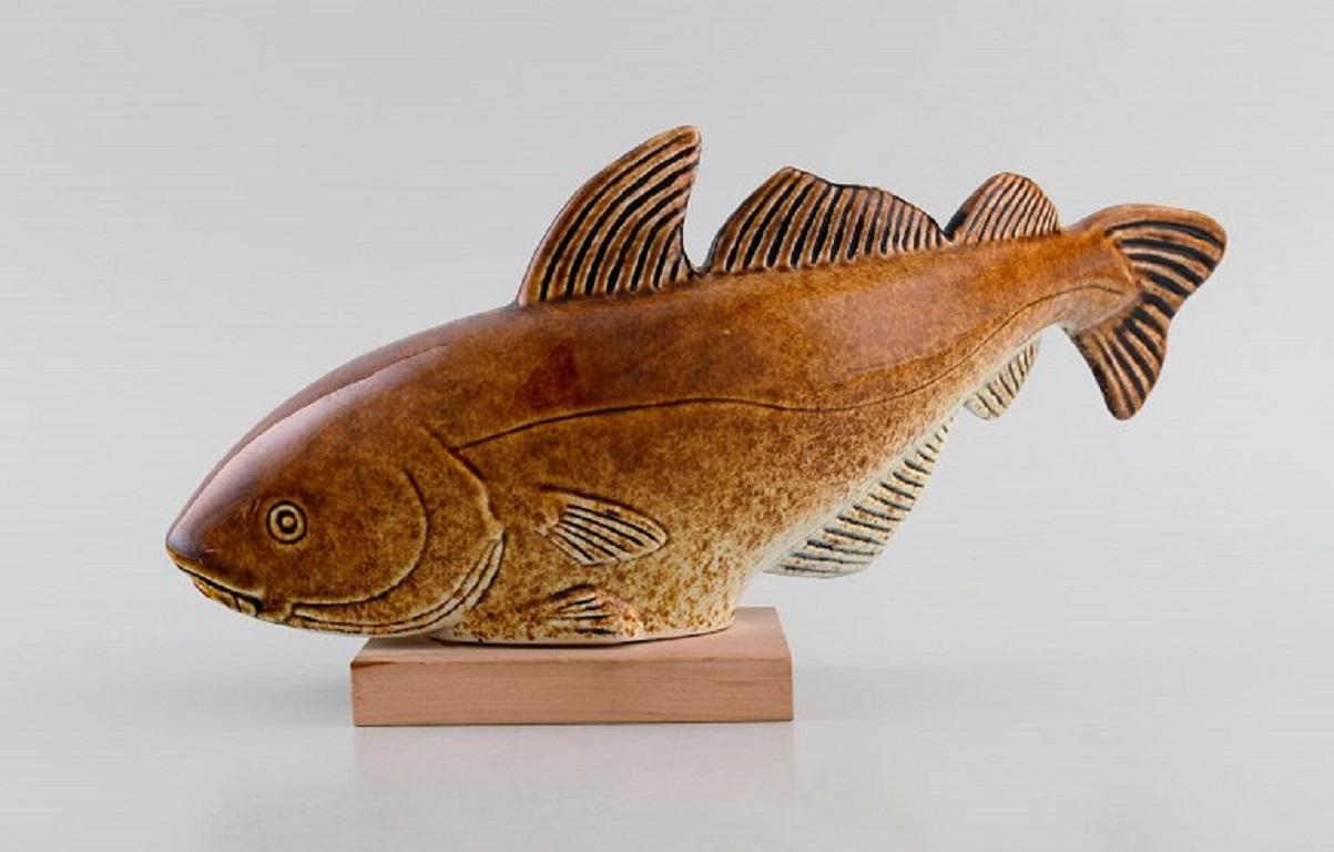 Sven Wejsfelt (1930-2009) for Gustavsberg. 
Unique stim 7 fish in glazed ceramics. 
1980s.
Measures: 27 x 12 cm.
In excellent condition.
Stamped.
