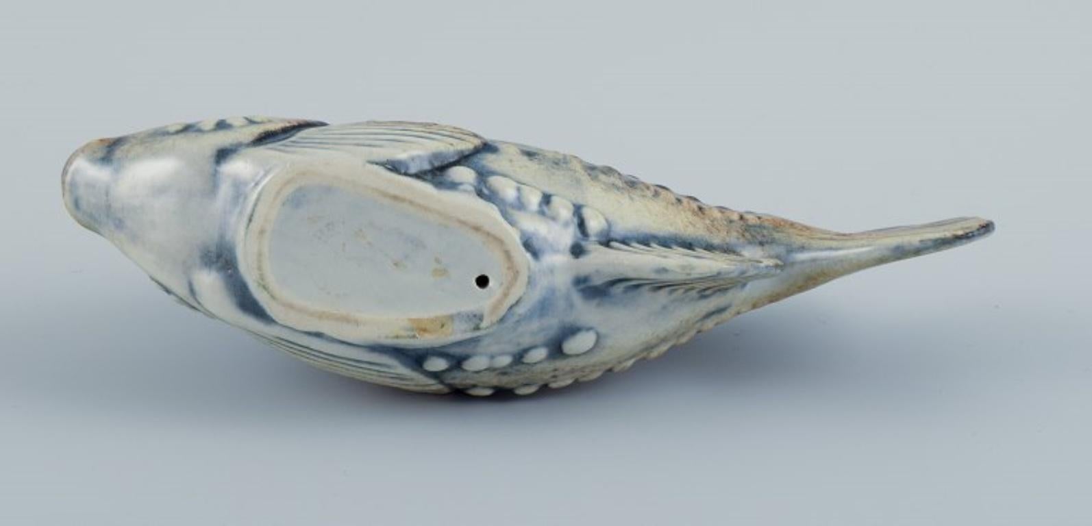 Sven Wejsfelt (1930-2009) pour Gustavsberg. Fish unique « Sandi » en céramique émaillée. Excellent état - En vente à Copenhagen, DK