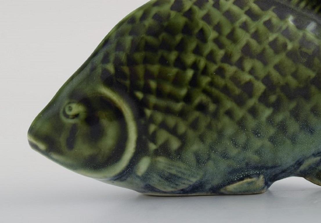 Scandinave moderne Sven Wejsfelt pour Gustavsberg, poisson unique en céramique émaillée en vente