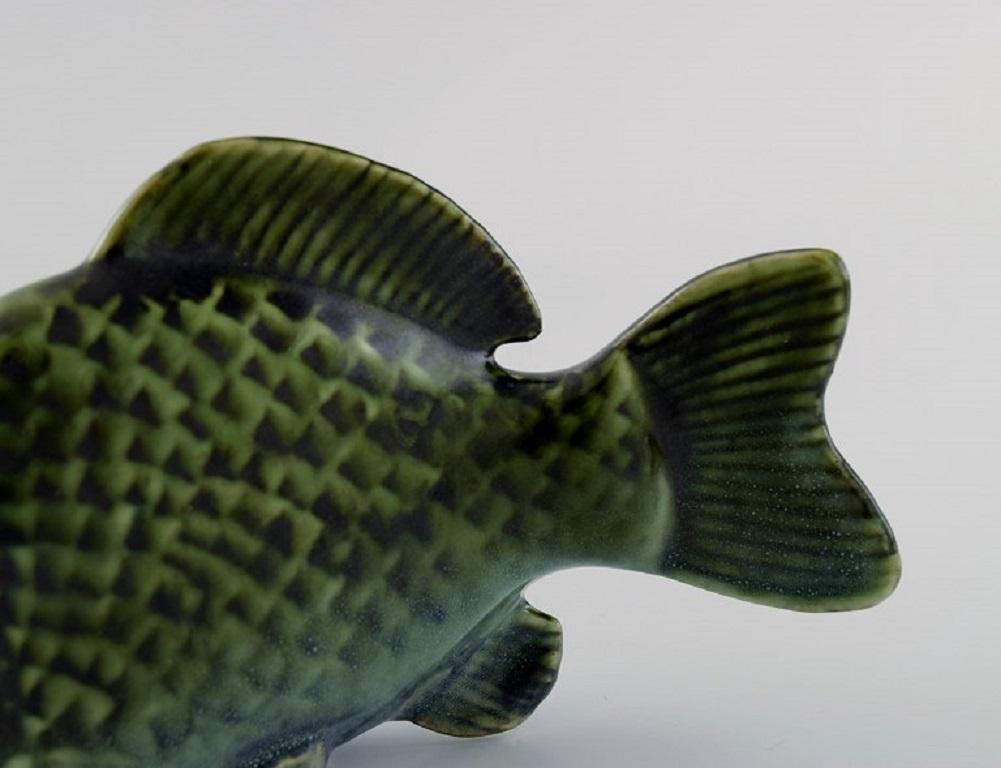Suédois Sven Wejsfelt pour Gustavsberg, poisson unique en céramique émaillée en vente