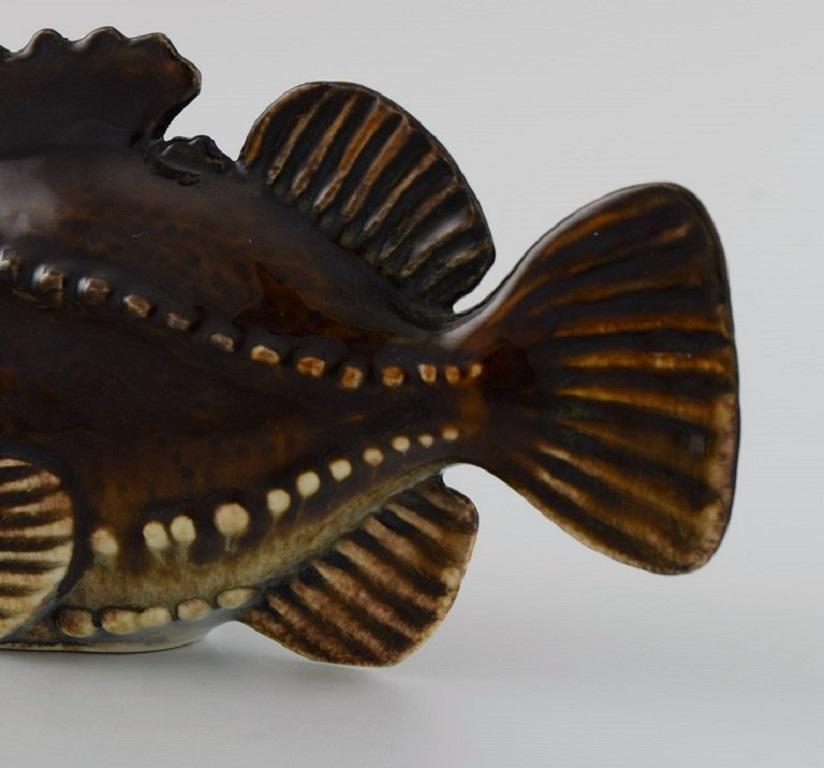 Vernissé Sven Wejsfelt (1930-2009) pour Gustavsberg. Fish unique Stim en céramique émaillée.  en vente