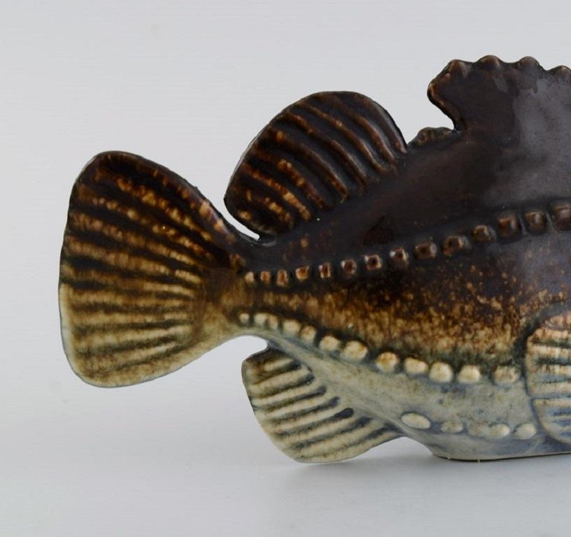 Vernissé Sven Wejsfelt pour Gustavsberg, poisson à coutures uniques en céramique émaillée en vente