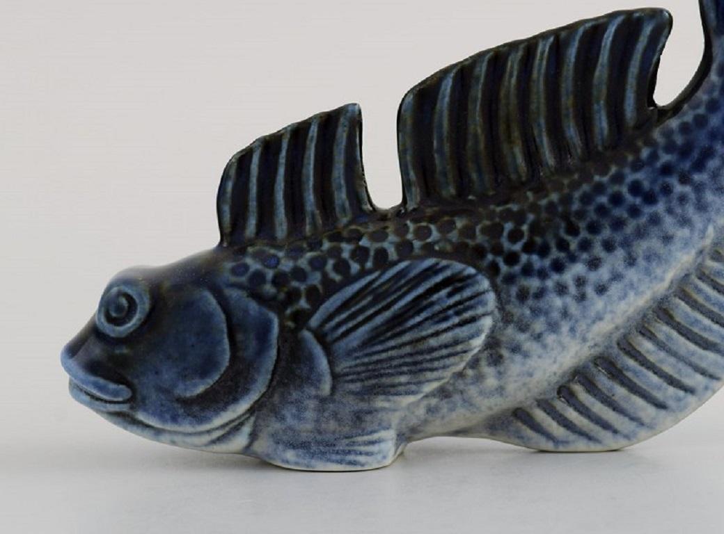 Vernissé Sven Wejsfelt pour Gustavsberg, poisson à coutures uniques en céramique émaillée en vente