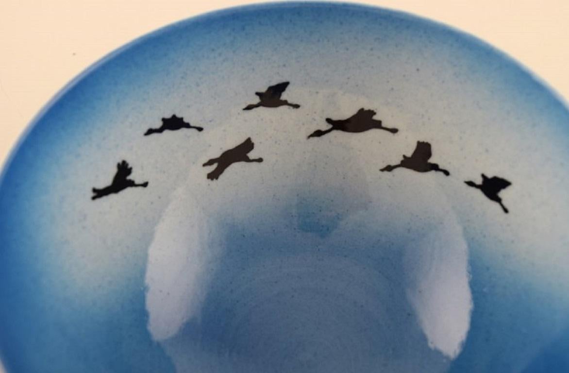 Sven Wejsfelt für Gustavsberg Studio, Schale aus Keramik mit Vögeln (Glasiert) im Angebot