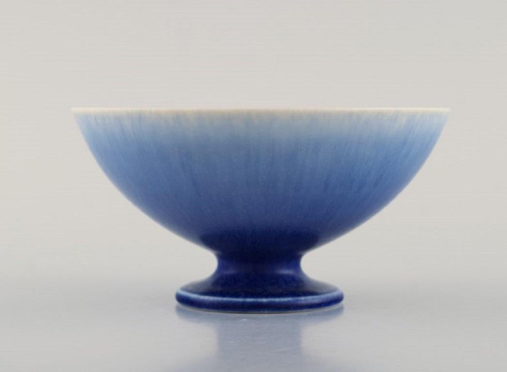 Sven Wejsfelt (1930-2009), Gustavsberg Studiohand. Unique bowl on base in glazed ceramics. 
Beautiful glaze in shades of blue. Dated 1986.
Measures: 12 x 6.3 cm.
In excellent condition.
Signed and dated.