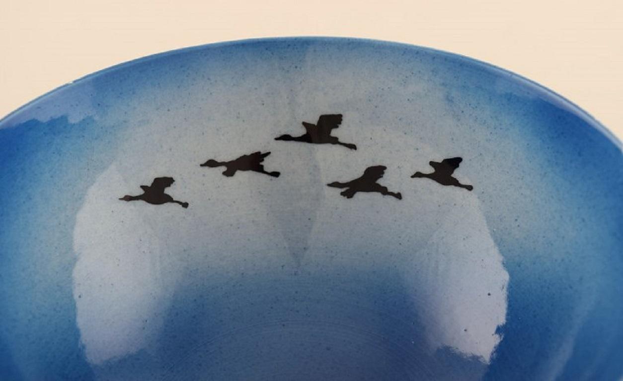 Sven Wejsfelt für Gustavsberg Studio, einzigartige Schale mit Vögeln (Glasiert) im Angebot