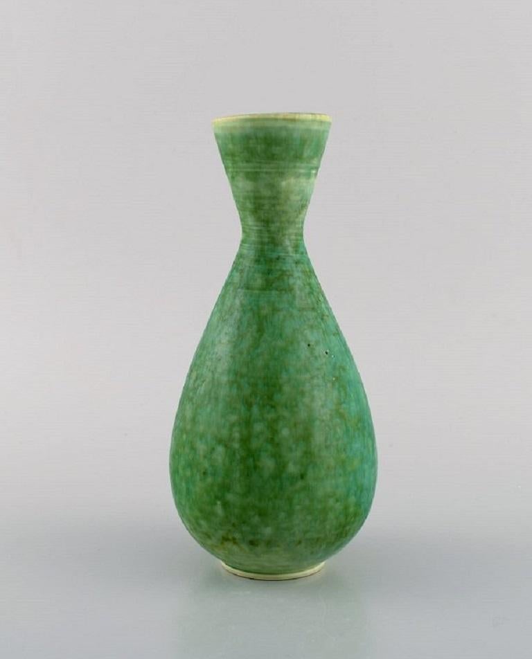 Sven Wejsfelt (1930-2009), Gustavsberg Studiohand. Unique vase in glazed ceramics. 
Beautiful glaze in shades of green. Dated 1988.
Measures: 18.7 x 9 cm.
In excellent condition.
Signed and dated.