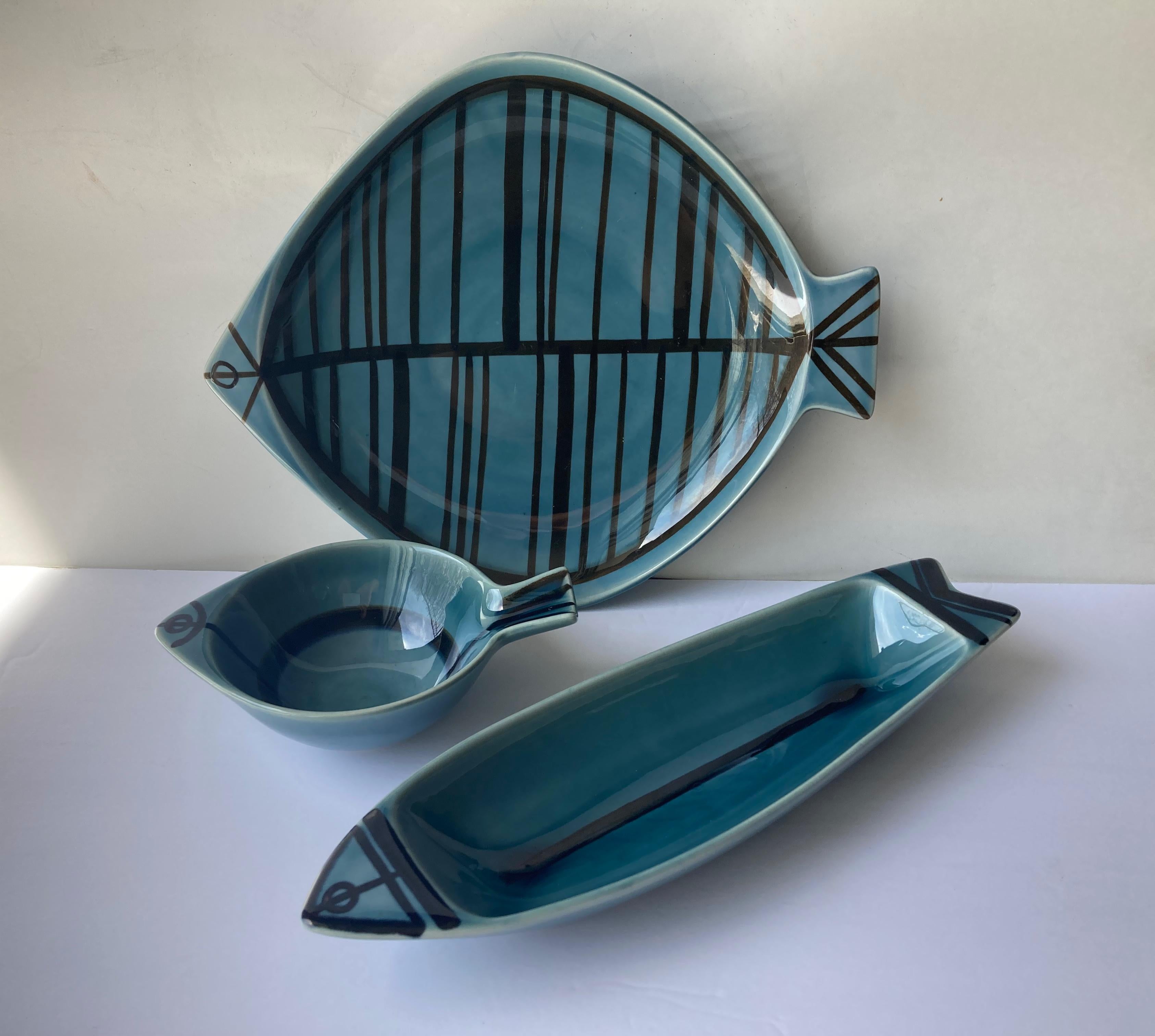 Postmoderne Sven Wejsfelt - Ensemble d'assiettes à poisson en céramique 3 pièces, Pcs 'Stim' de Gustavsberg, Suède en vente