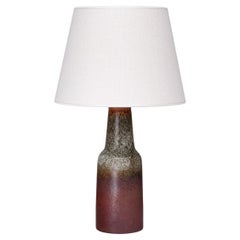 Lampada da tavolo in ceramica smaltata color terra di Sven Wejsfelt, Gustavsberg, Svezia, anni '60