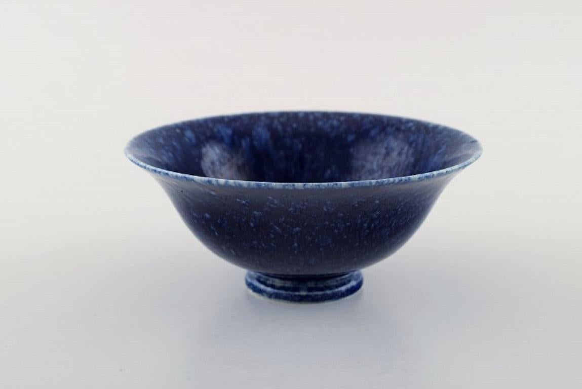 Sven Wejsfelt for Gustavsberg Studio. Unique bowl on foot in glazed ceramics. 1999. Beautiful glaze in blue shades.
Signed.
In very good condition.
Measures: 13.3 x 5.5 cm.