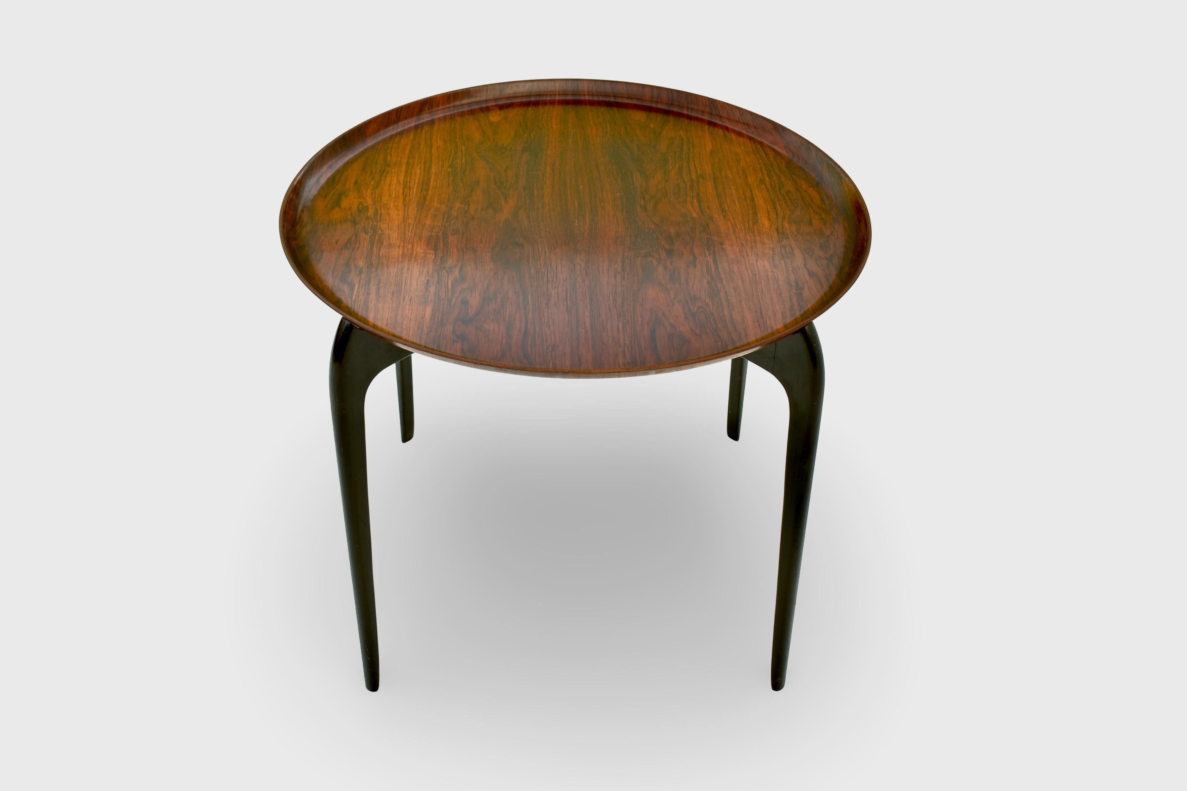 Scandinave moderne Sven Willumsen & H. Engholm table d'appoint en bois de rose pour Fritz Hansen en vente