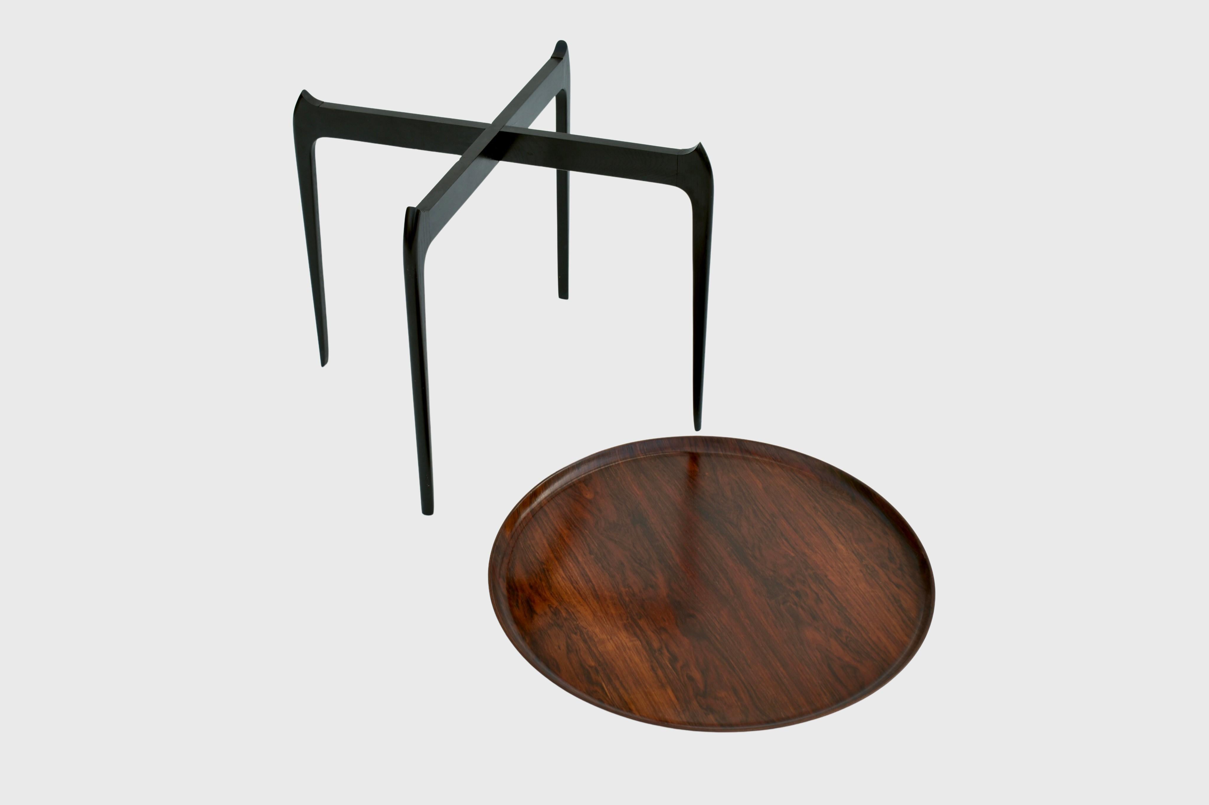 Sven Willumsen & H. Engholm table d'appoint en bois de rose pour Fritz Hansen Bon état - En vente à Shepperton, Surrey