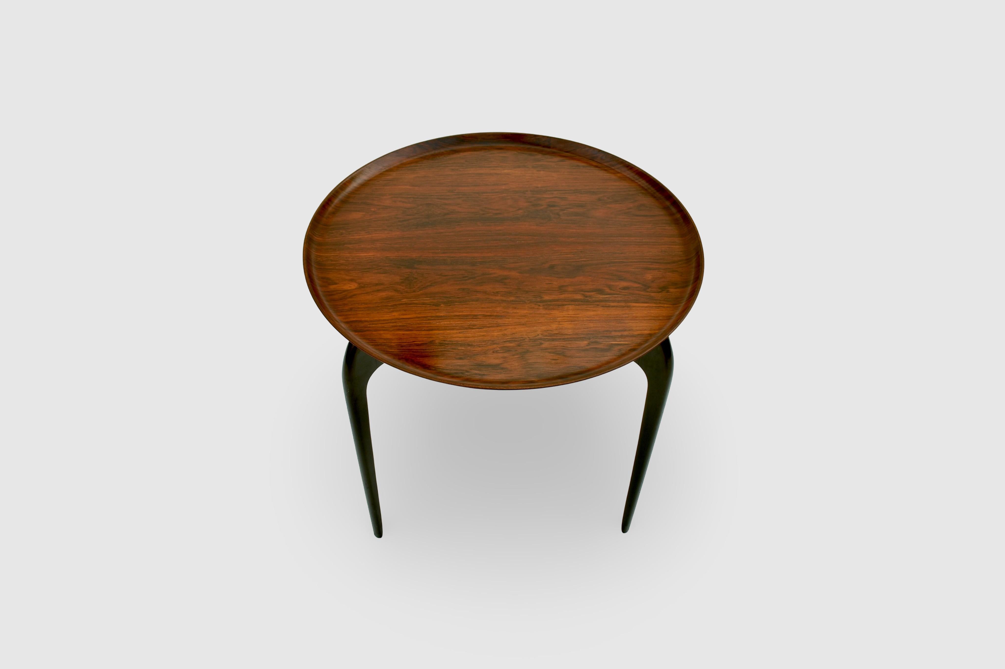 Sven Willumsen & H. Engholm table d'appoint en bois de rose pour Fritz Hansen en vente 1