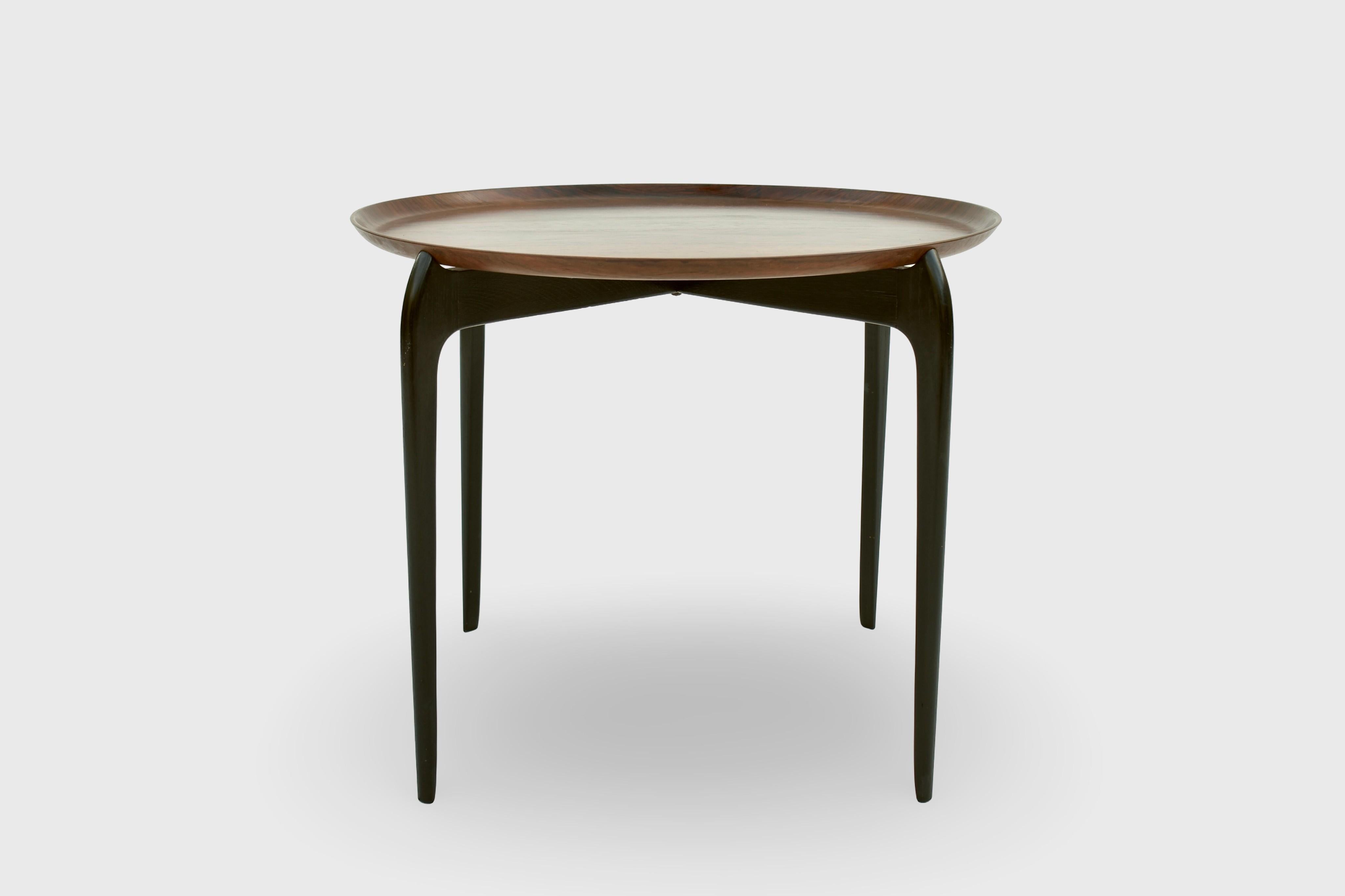 Sven Willumsen & H. Engholm table d'appoint en bois de rose pour Fritz Hansen en vente 2