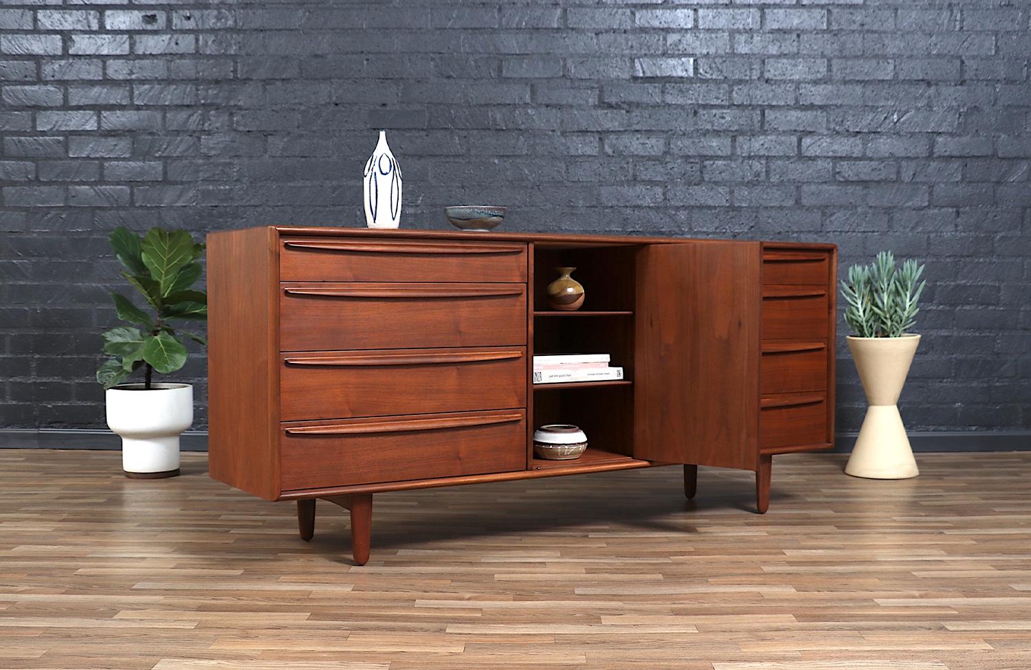 Svend A. Larsen Walnut Dresser for Falster Møbelfabrik In Excellent Condition In Los Angeles, CA