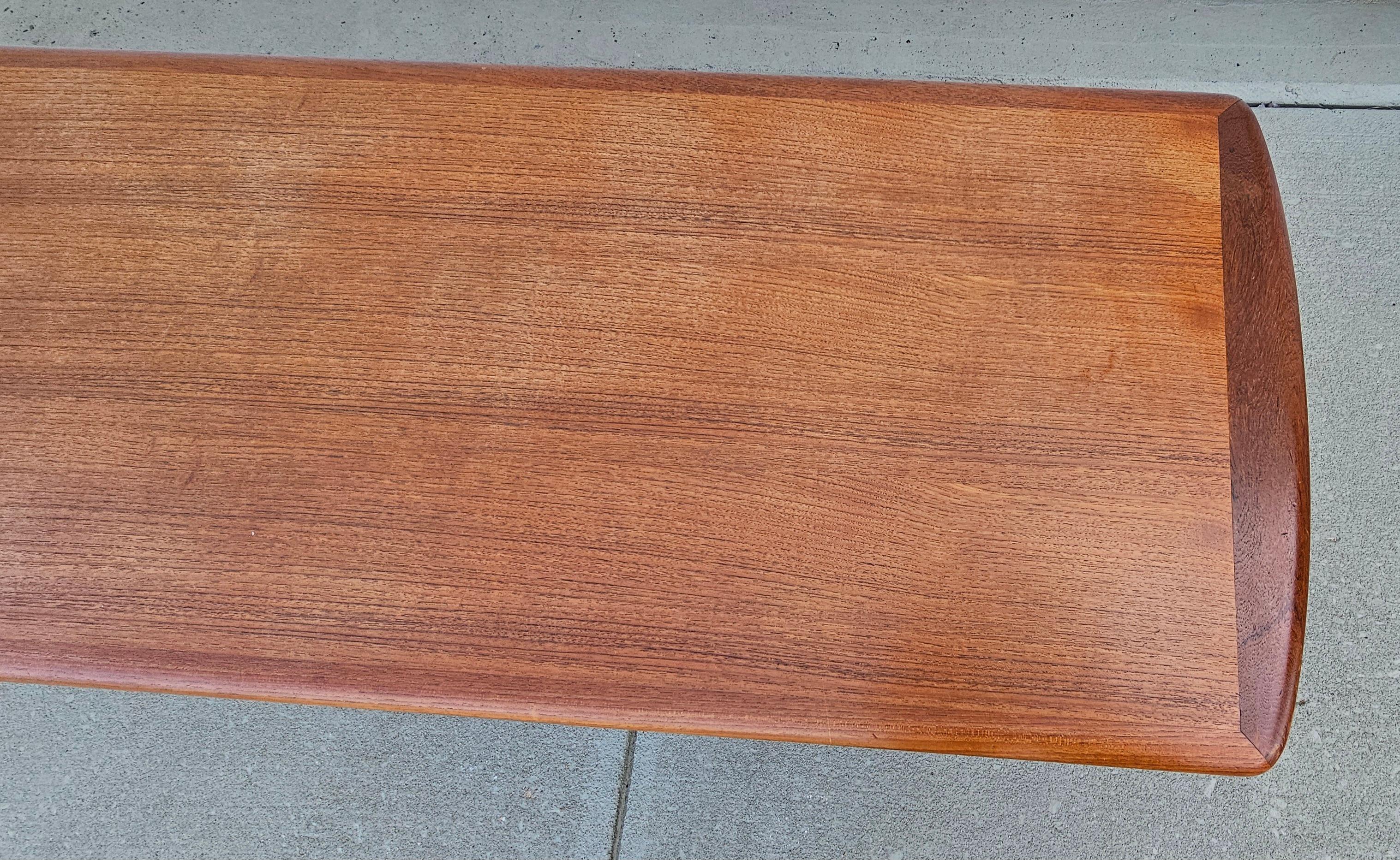 Autre Svend A. Madsen Table basse longue en teck, moderne et danoise, à deux étages en vente