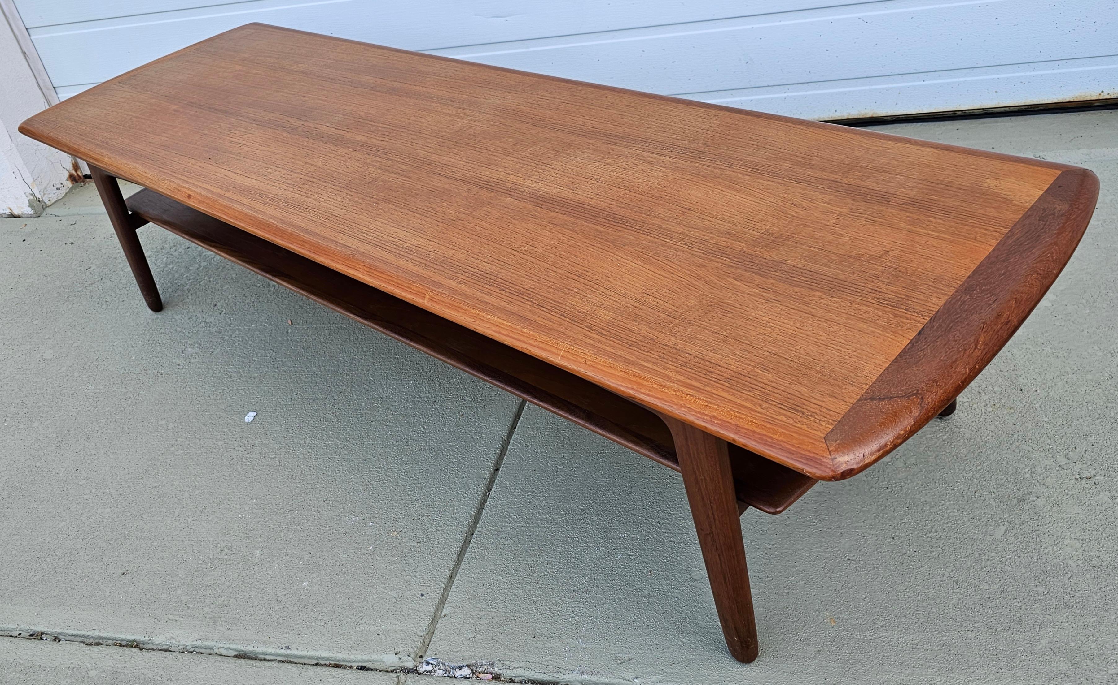 Svend A. Madsen Table basse longue en teck, moderne et danoise, à deux étages en vente 1
