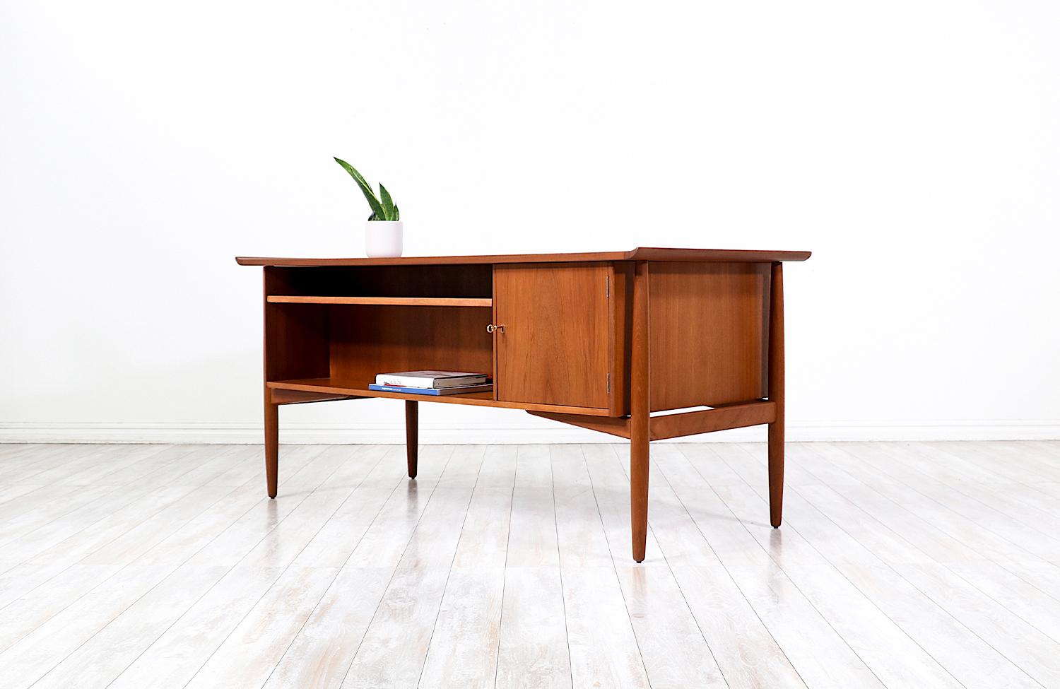Mid-20th Century Svend A. Madsen Executive Teak Desk with Bookcase for H.P. Hansen