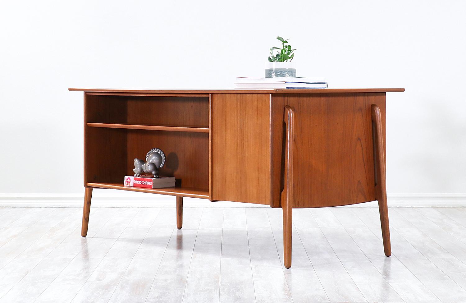 Svend a. Madsen Executive Teak Desk with Bookcase for Sigurd Hansen In Excellent Condition In Los Angeles, CA